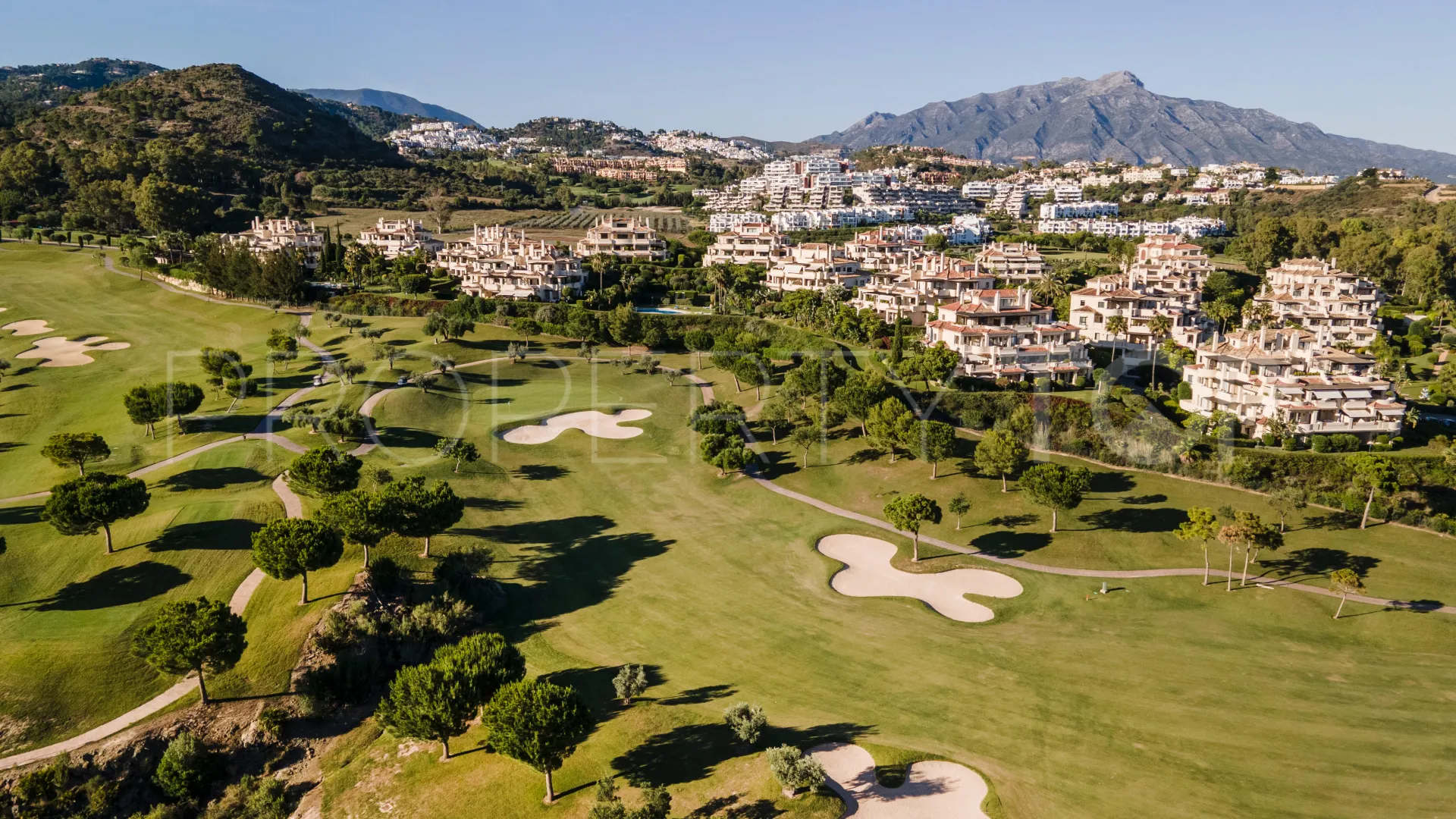 Duplex penthouse with 4 bedrooms for sale in Los Capanes del Golf