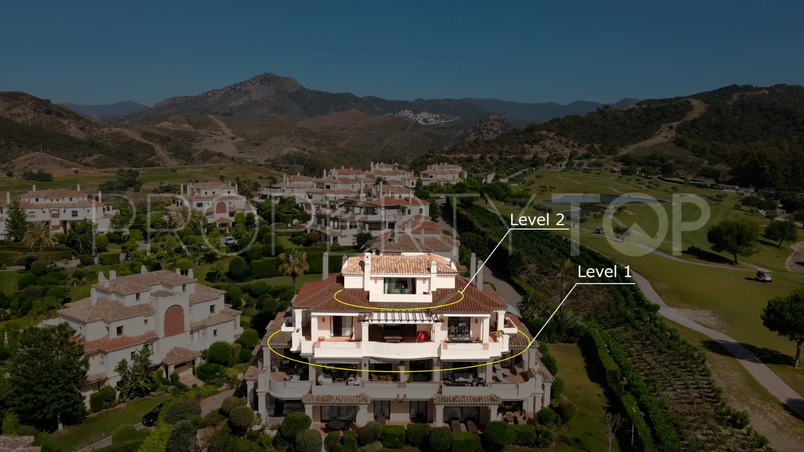 Duplex penthouse with 4 bedrooms for sale in Los Capanes del Golf