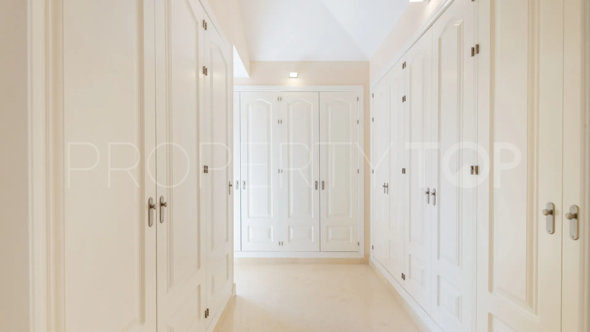 Duplex penthouse with 4 bedrooms for sale in Los Capanes del Golf