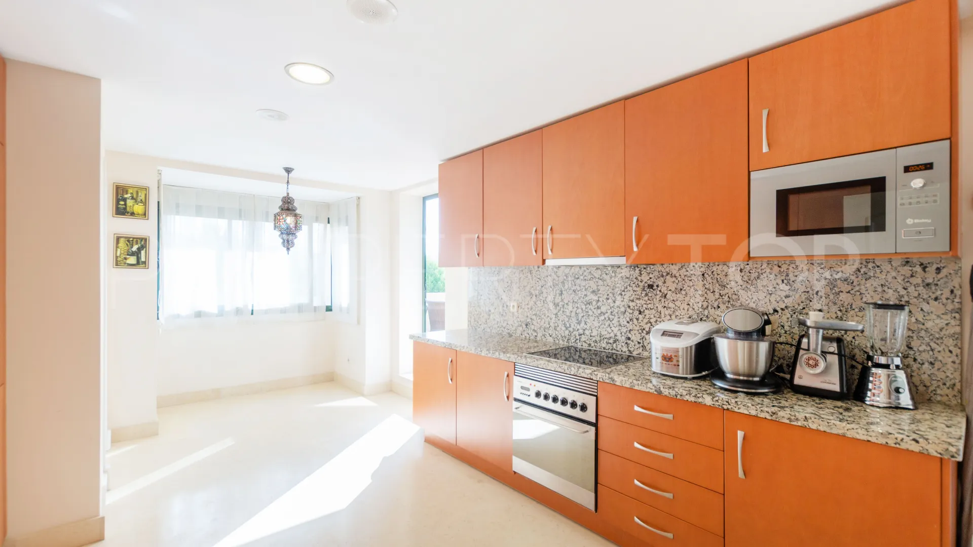 Duplex penthouse with 4 bedrooms for sale in Los Capanes del Golf