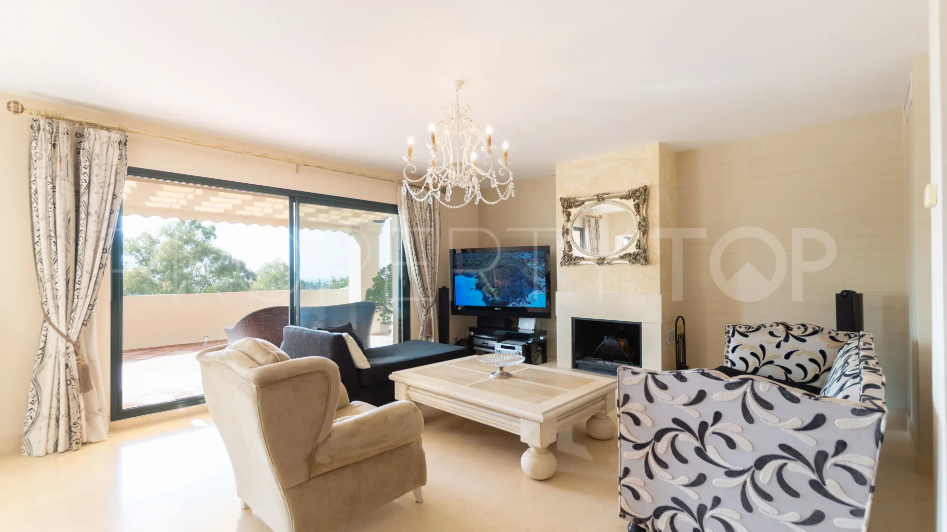 Duplex penthouse with 4 bedrooms for sale in Los Capanes del Golf