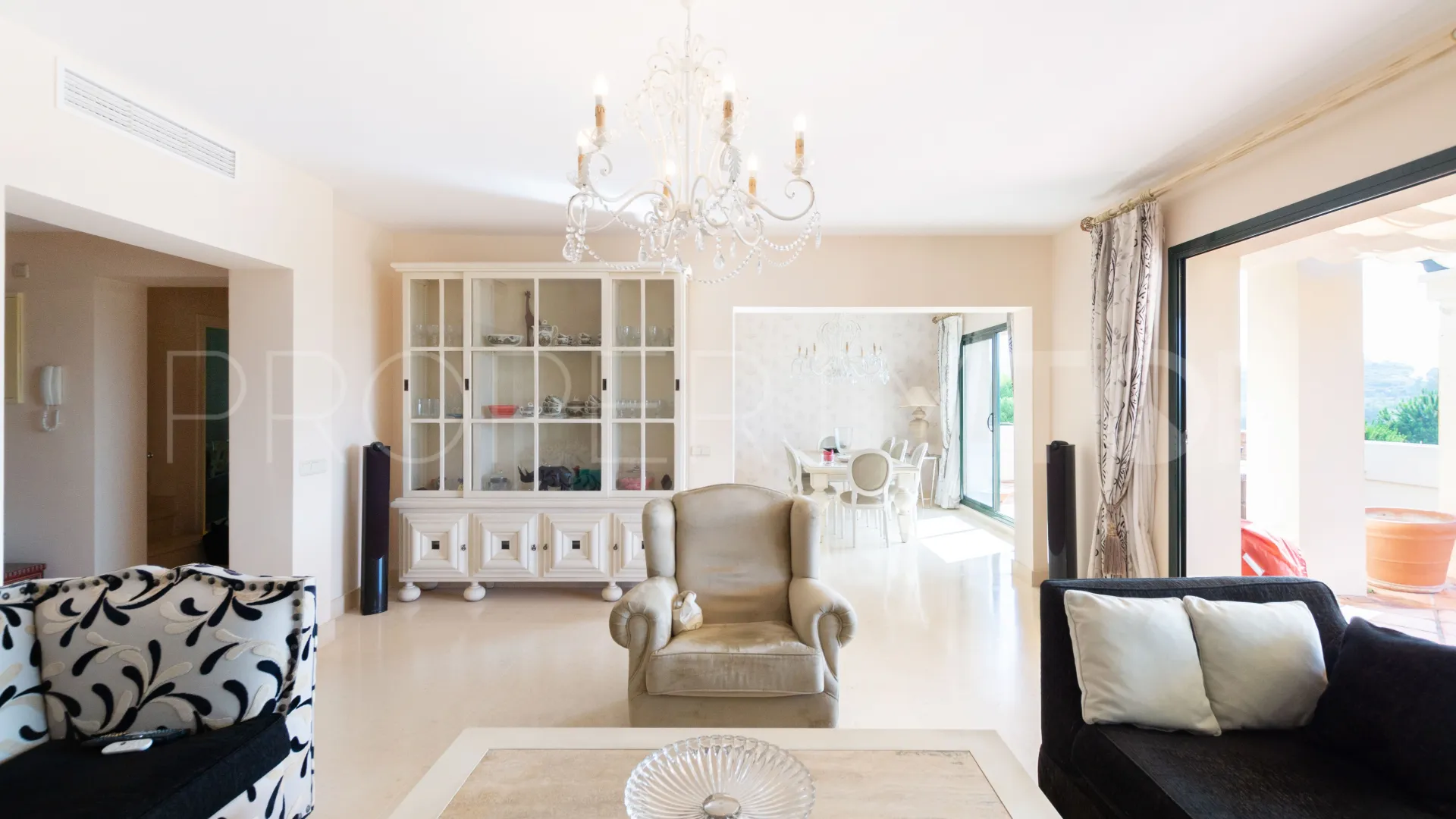 Duplex penthouse with 4 bedrooms for sale in Los Capanes del Golf