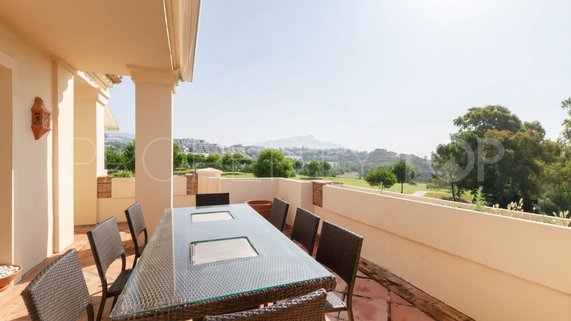 Duplex penthouse with 4 bedrooms for sale in Los Capanes del Golf