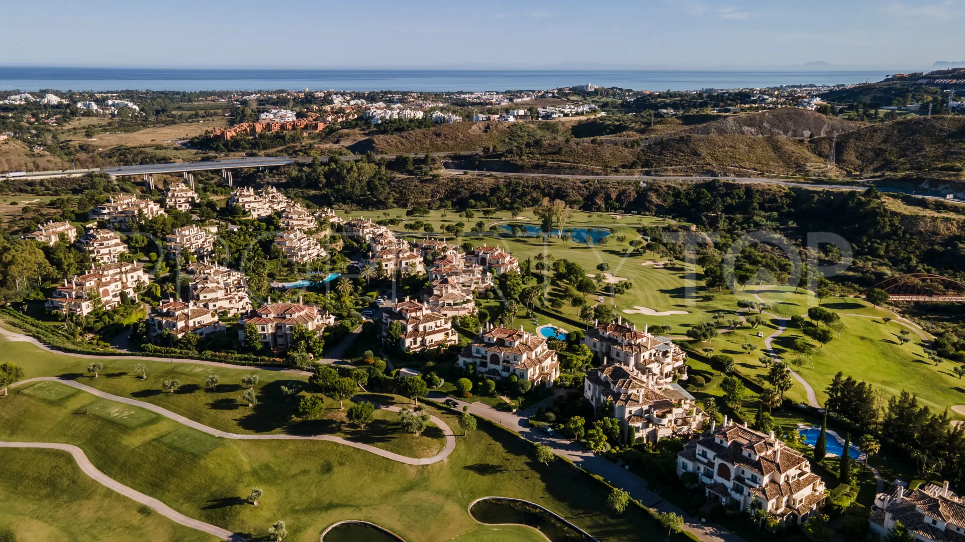 Duplex penthouse with 4 bedrooms for sale in Los Capanes del Golf