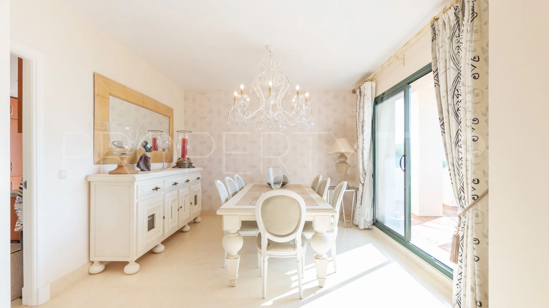 Duplex penthouse with 4 bedrooms for sale in Los Capanes del Golf