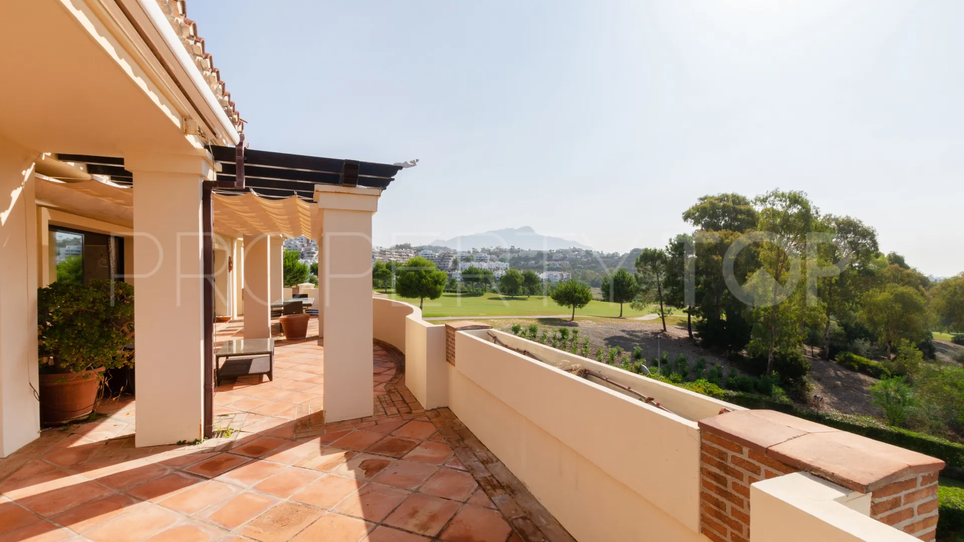 Duplex penthouse with 4 bedrooms for sale in Los Capanes del Golf