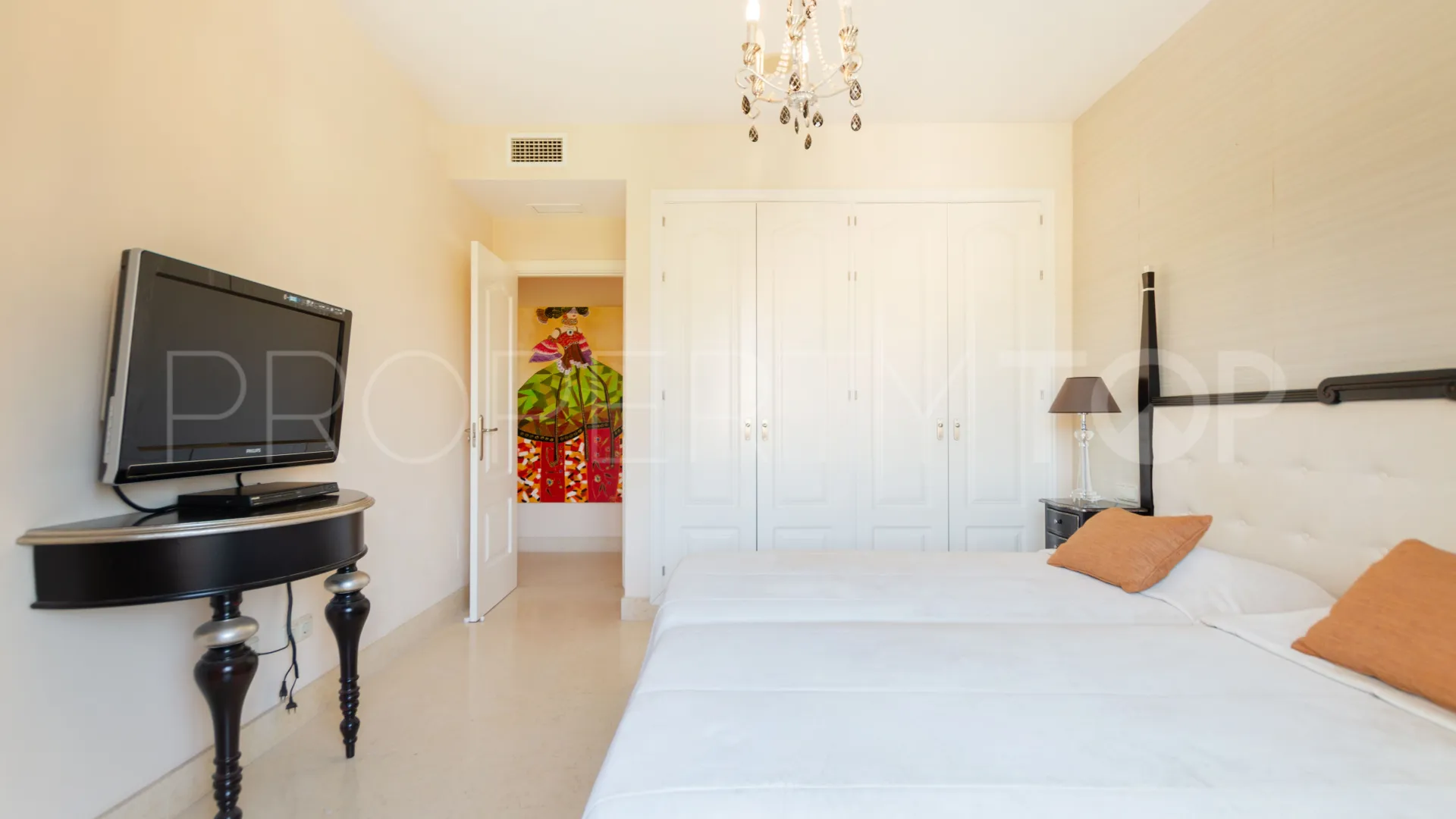 Duplex penthouse with 4 bedrooms for sale in Los Capanes del Golf