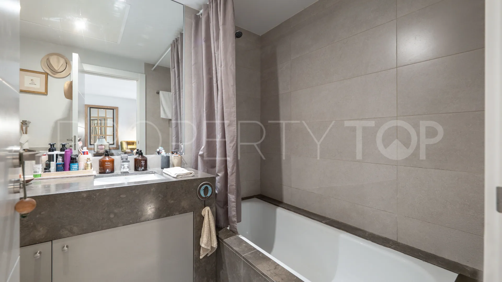 Apartamento planta baja en venta en Alminar de Marbella