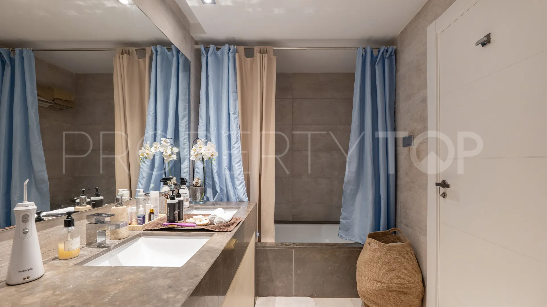 Apartamento planta baja en venta en Alminar de Marbella