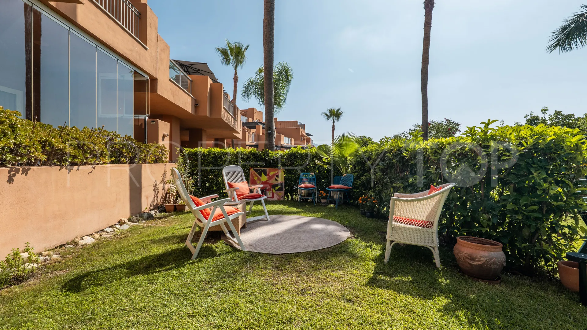 Apartamento planta baja en venta en Alminar de Marbella