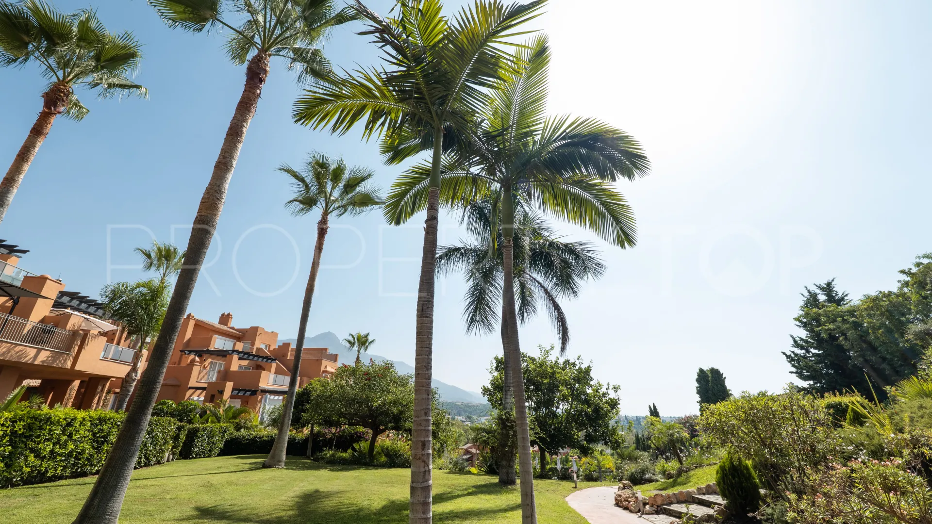 Apartamento planta baja en venta en Alminar de Marbella