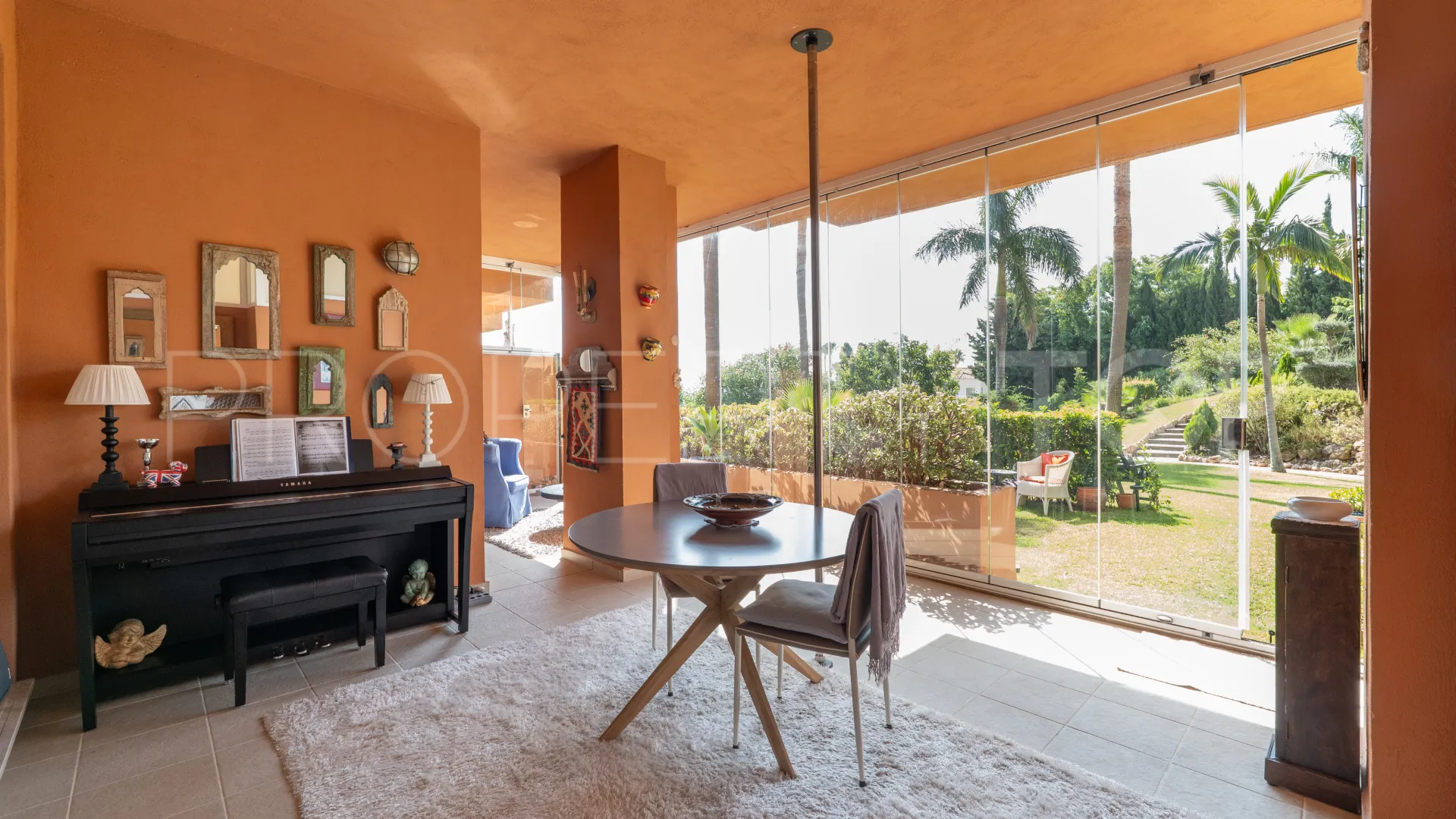 Apartamento planta baja en venta en Alminar de Marbella
