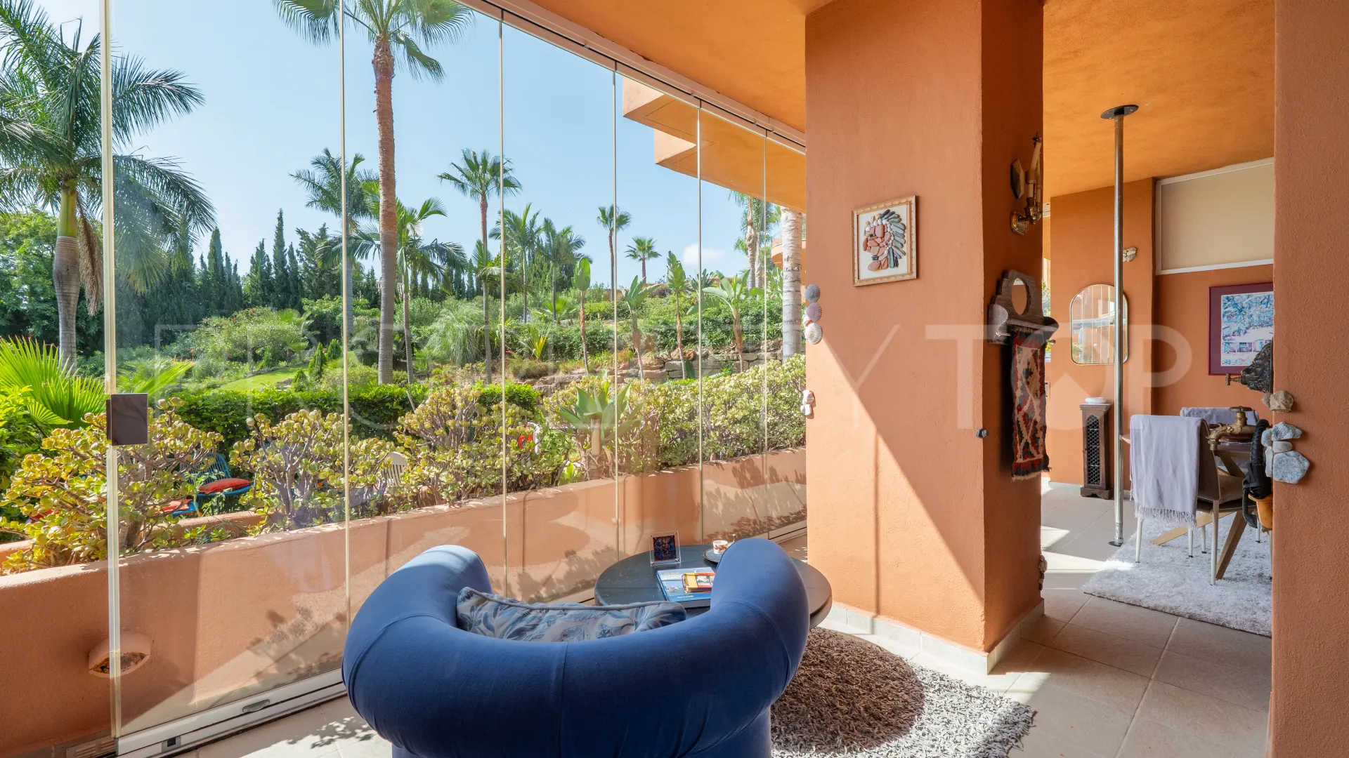 Apartamento planta baja en venta en Alminar de Marbella
