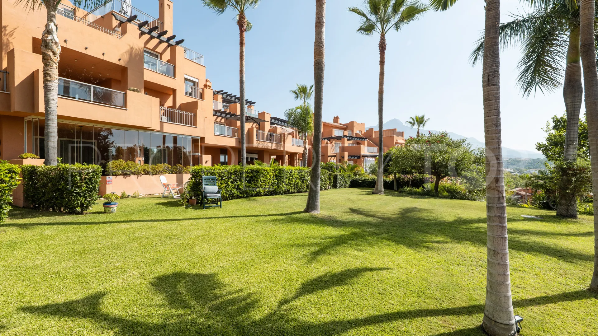 Apartamento planta baja en venta en Alminar de Marbella