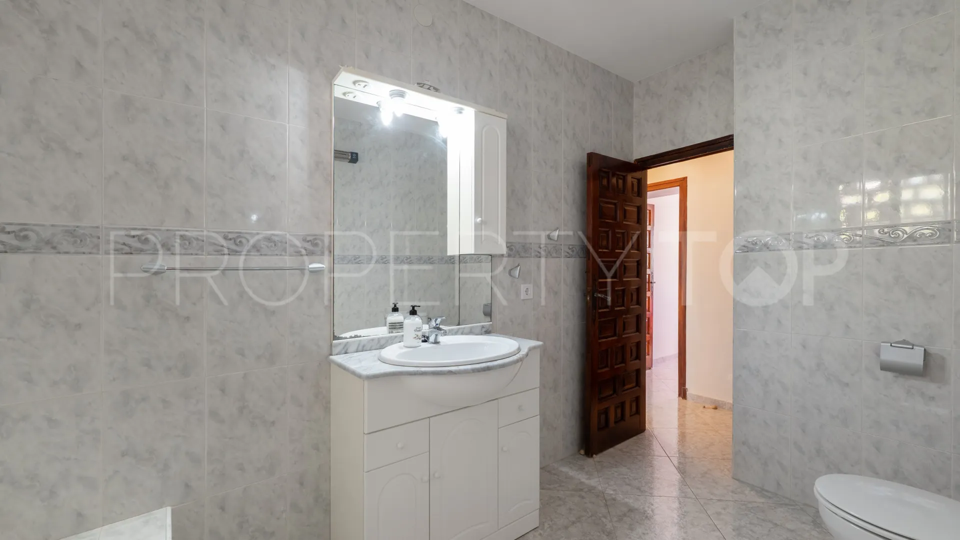 Adosado en venta en Nueva Andalucia de 4 dormitorios