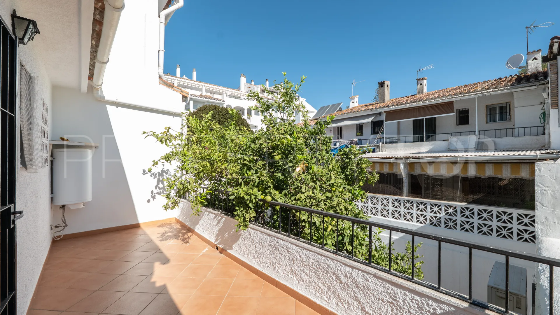 Adosado en venta en Nueva Andalucia de 4 dormitorios