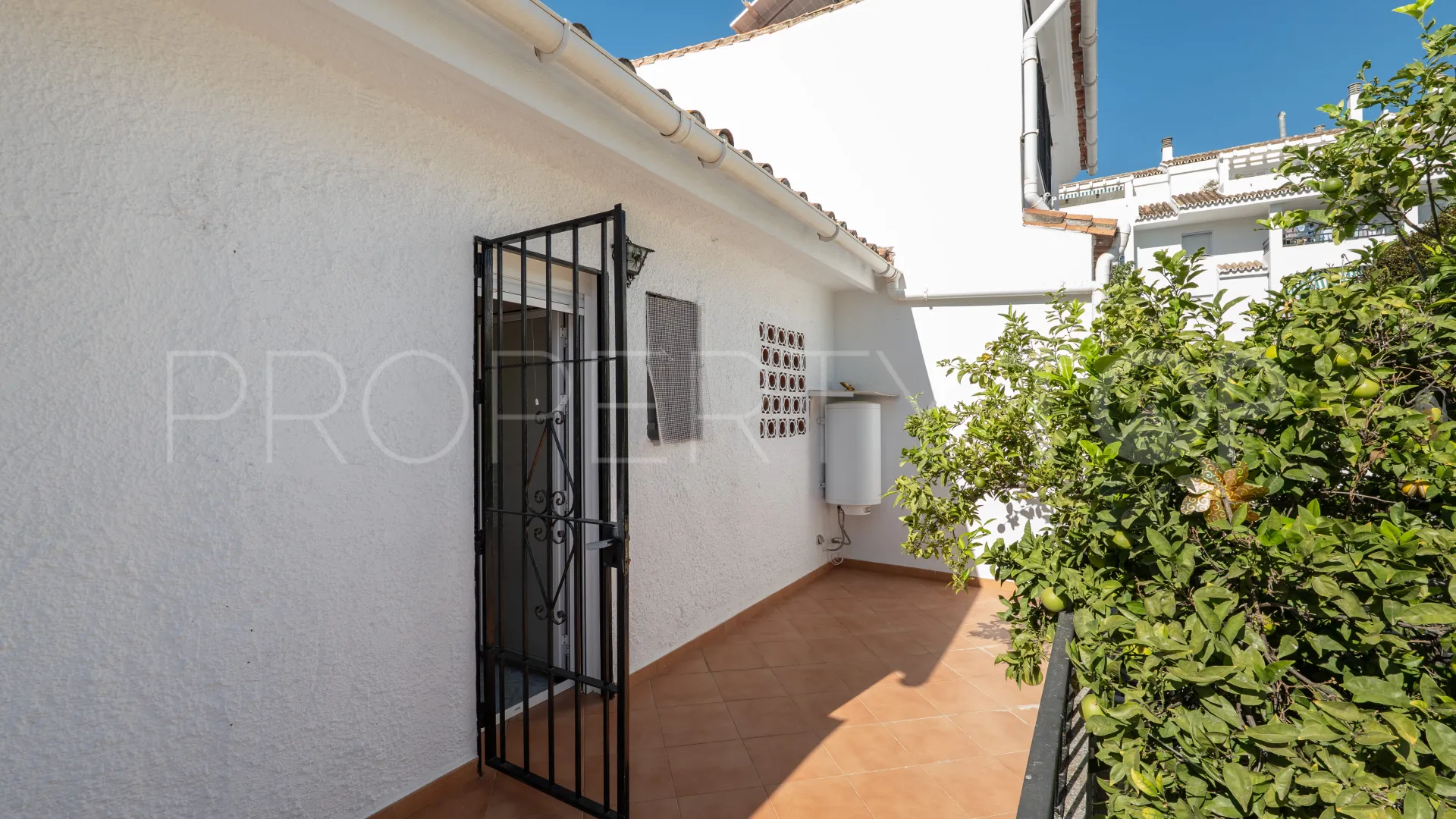Adosado en venta en Nueva Andalucia de 4 dormitorios