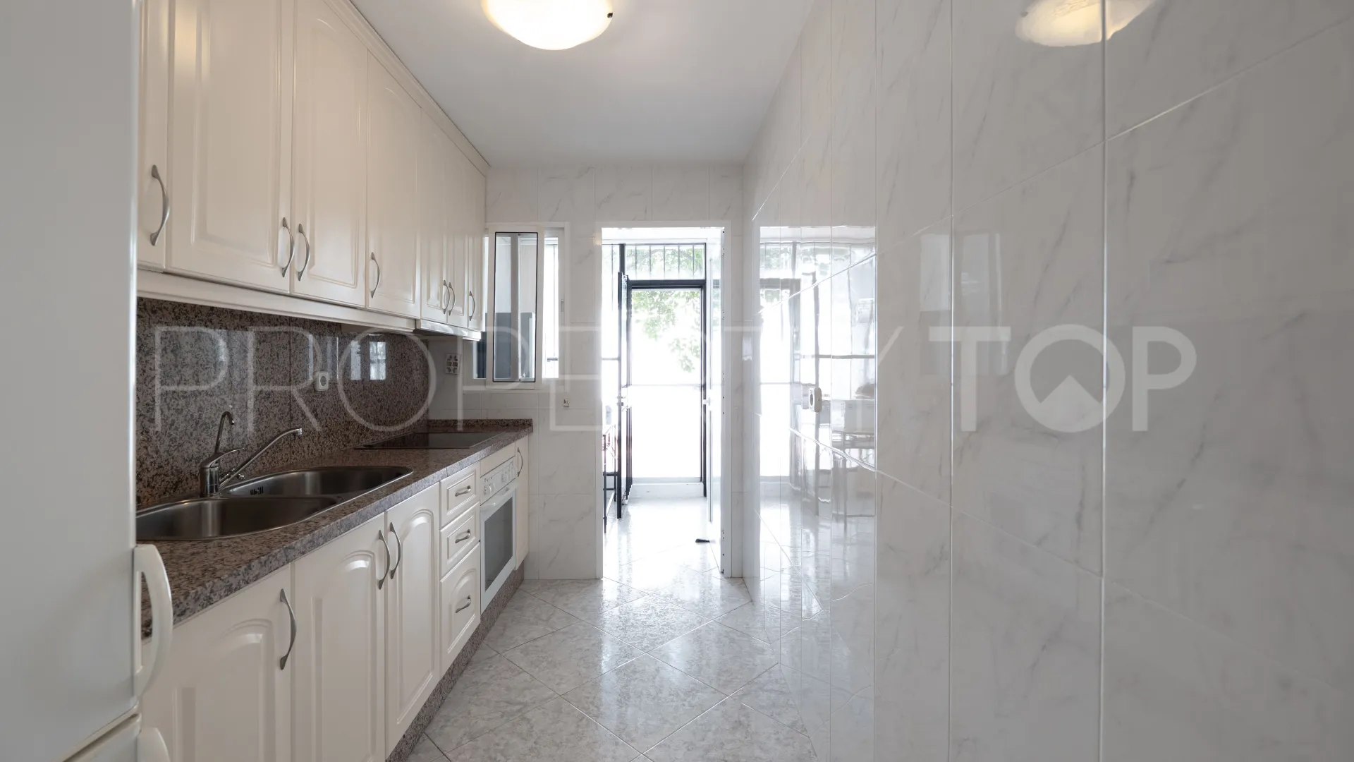 Adosado en venta en Nueva Andalucia de 4 dormitorios