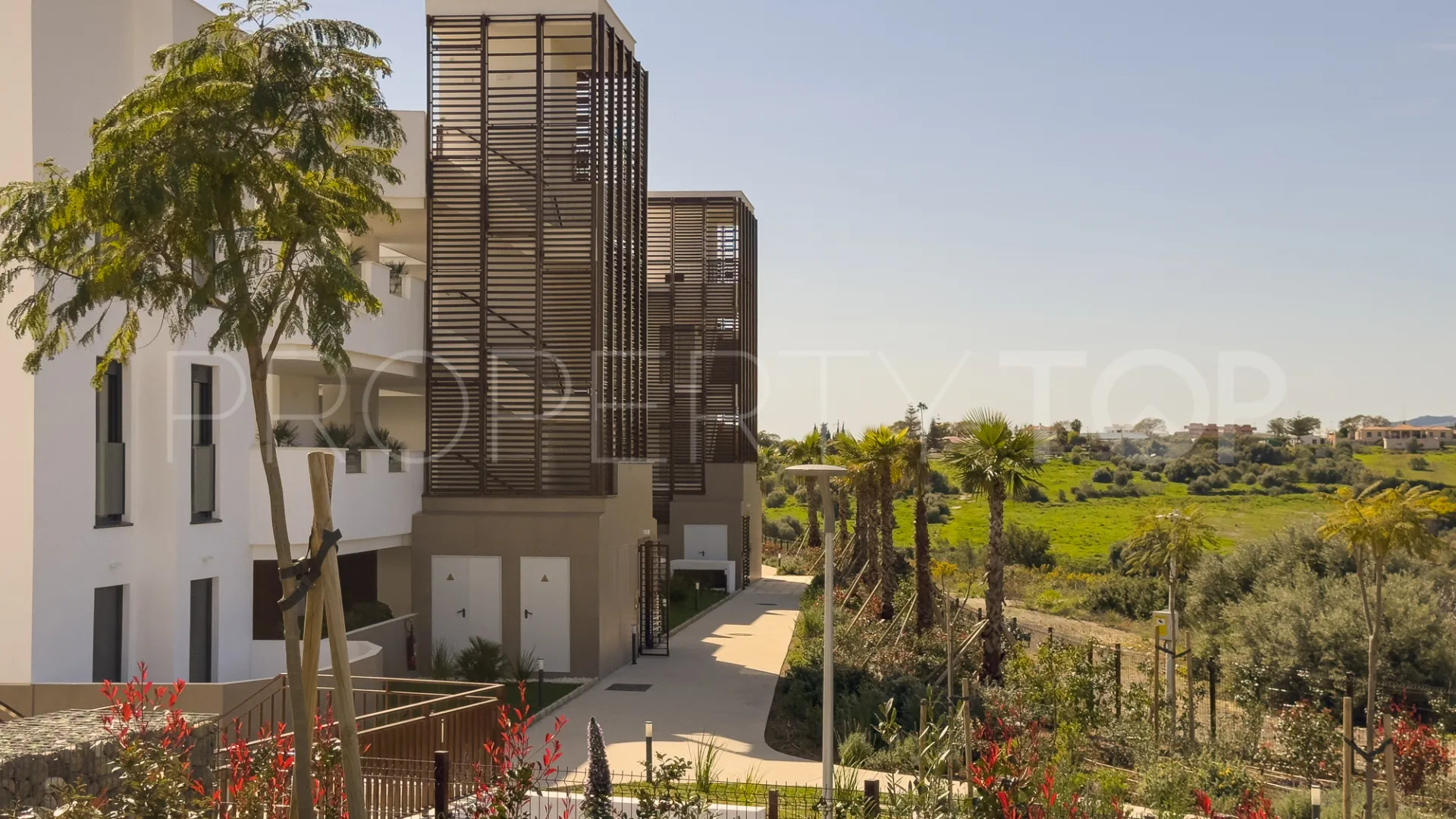 Comprar apartamento planta baja con 3 dormitorios en Cancelada