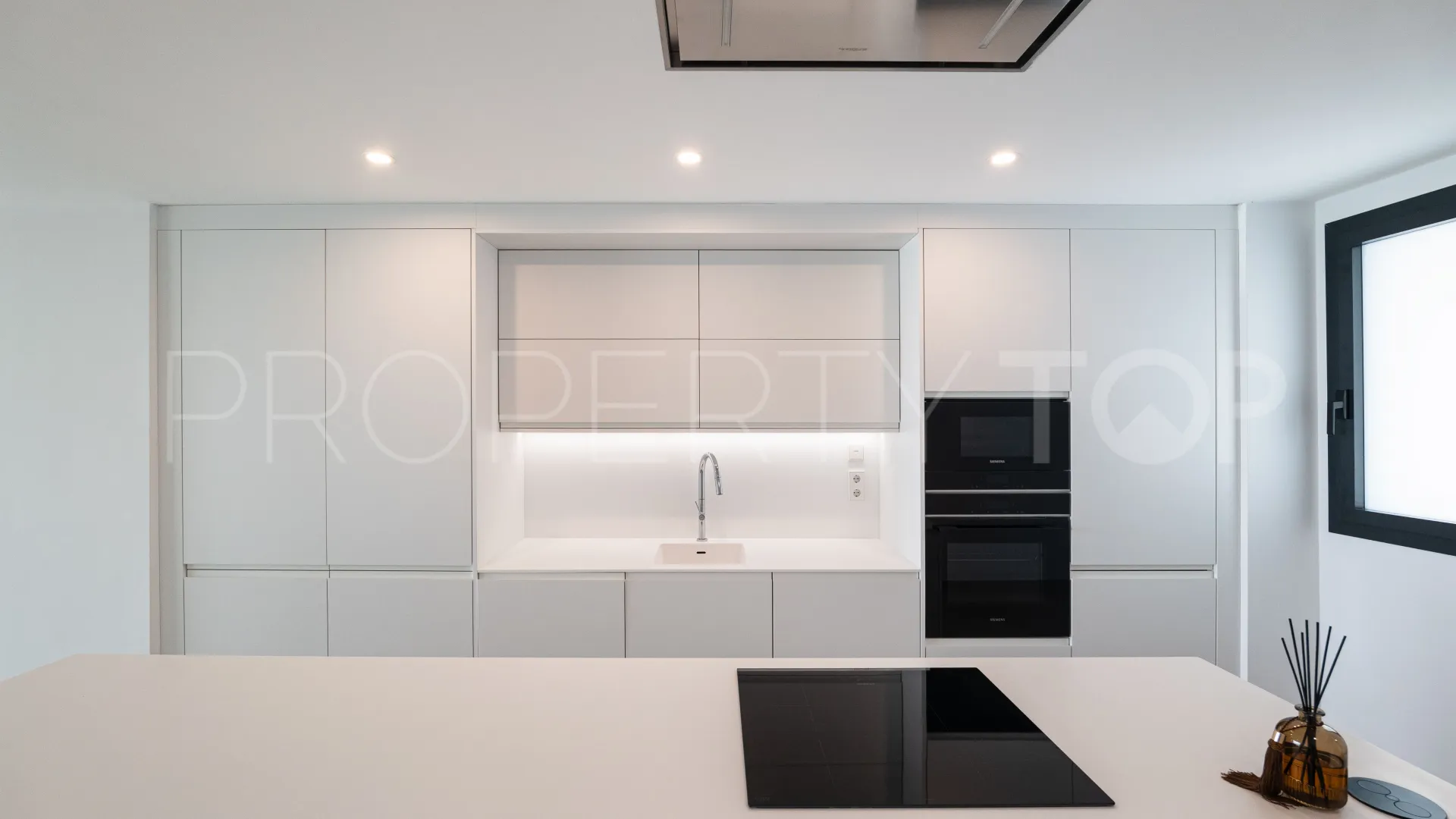 Comprar apartamento planta baja con 3 dormitorios en Cancelada