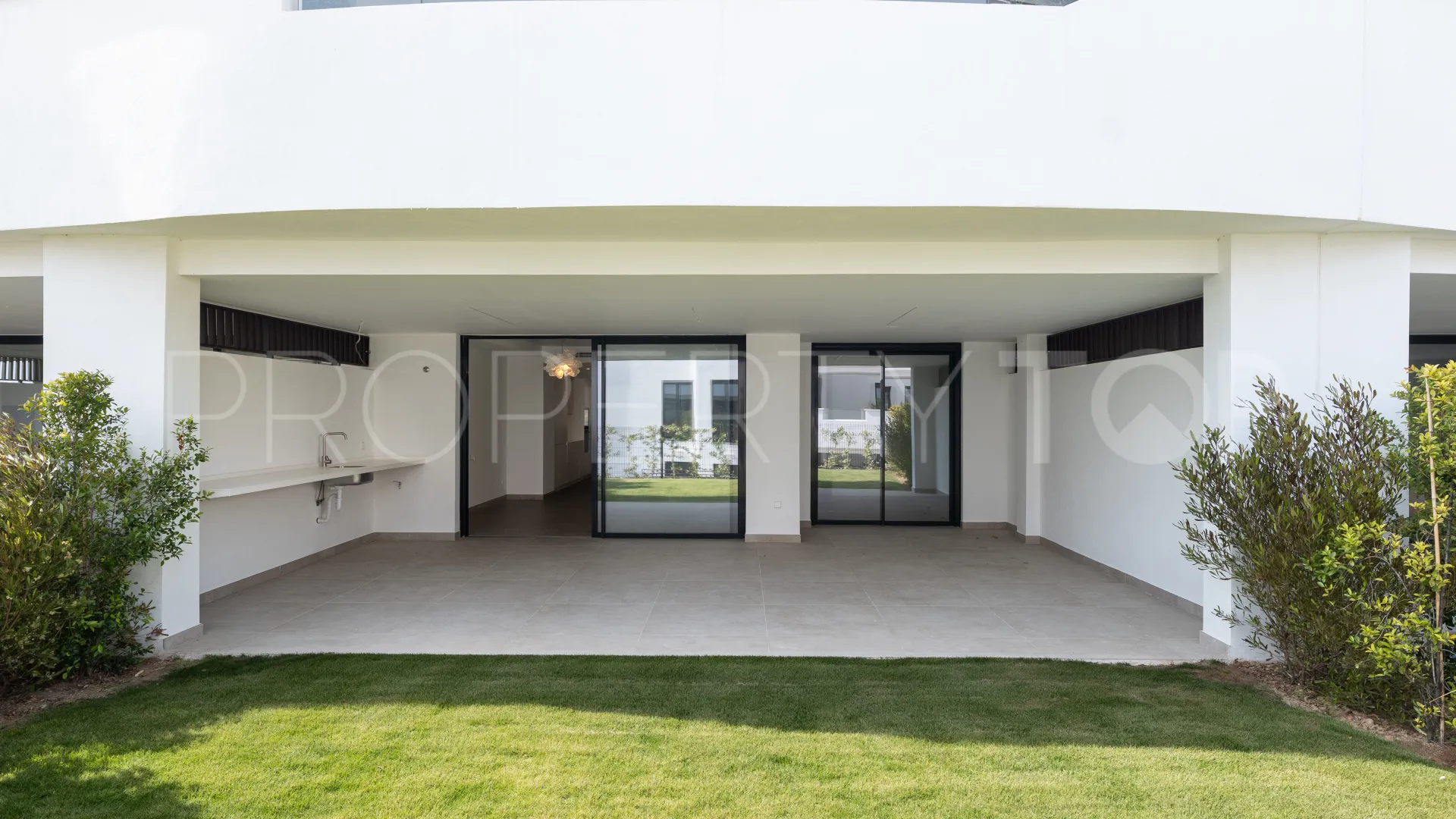 Comprar apartamento planta baja con 3 dormitorios en Cancelada