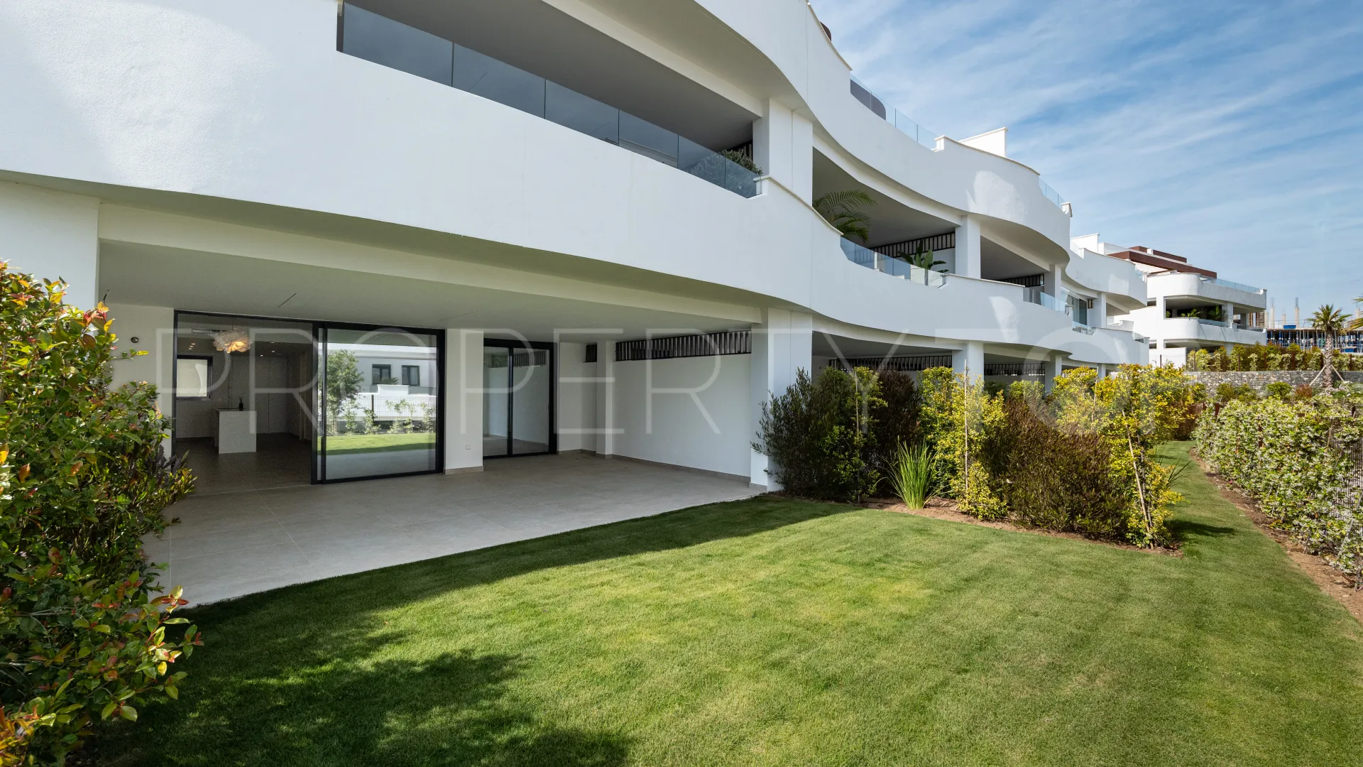 Comprar apartamento planta baja con 3 dormitorios en Cancelada