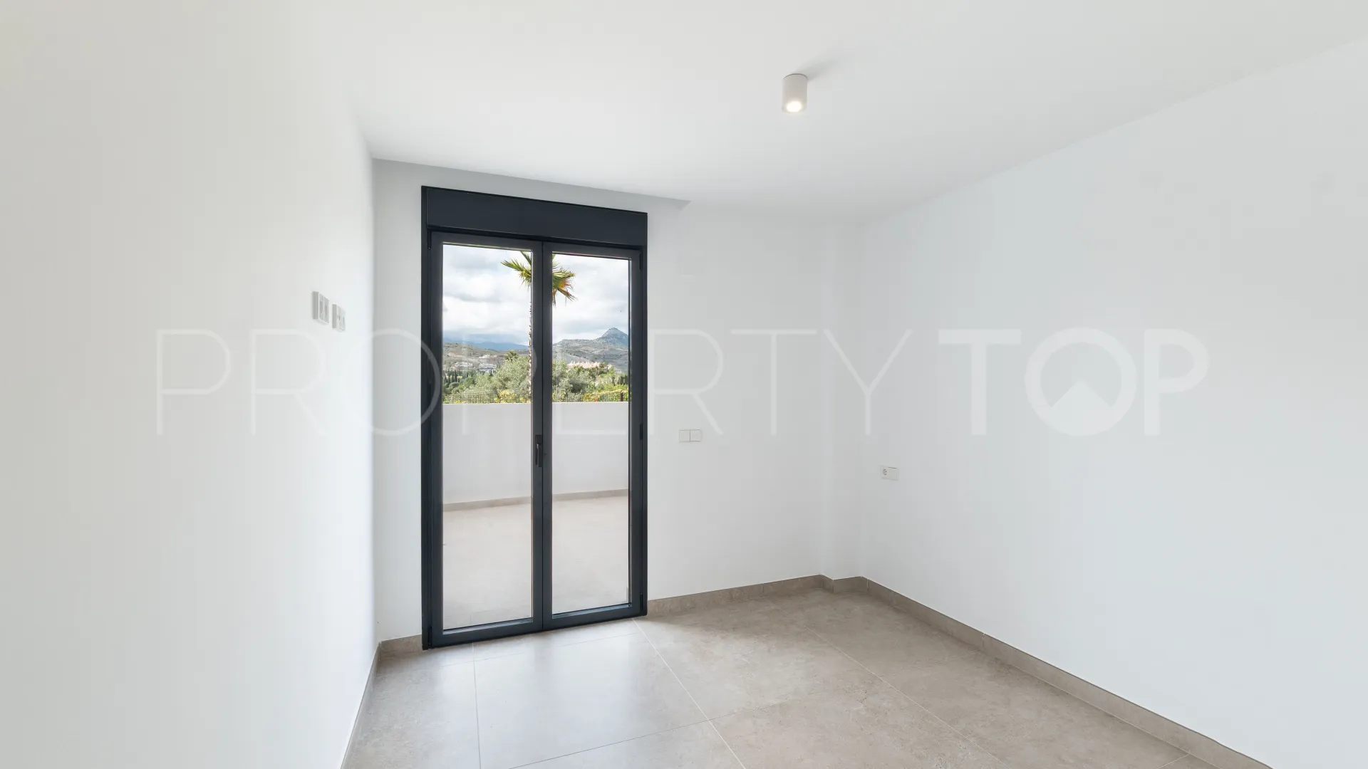 Comprar apartamento planta baja con 3 dormitorios en Cancelada