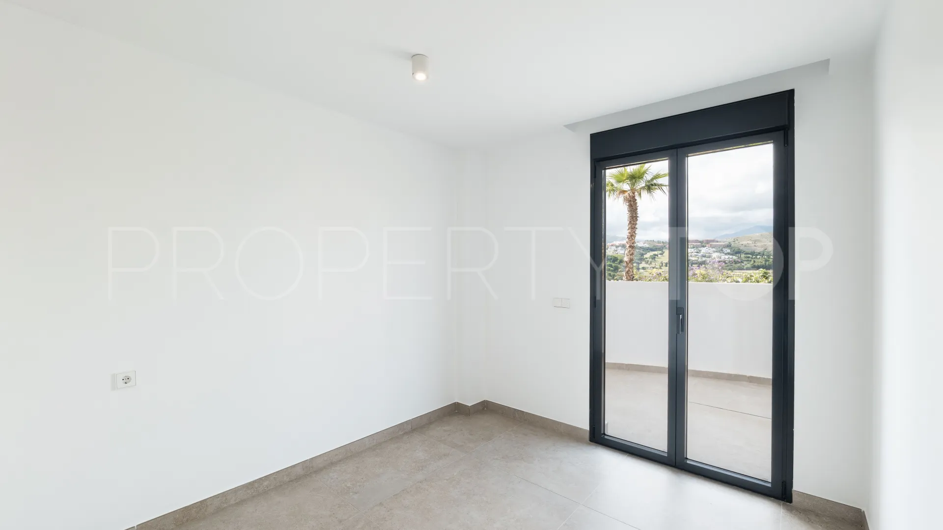 Comprar apartamento planta baja con 3 dormitorios en Cancelada