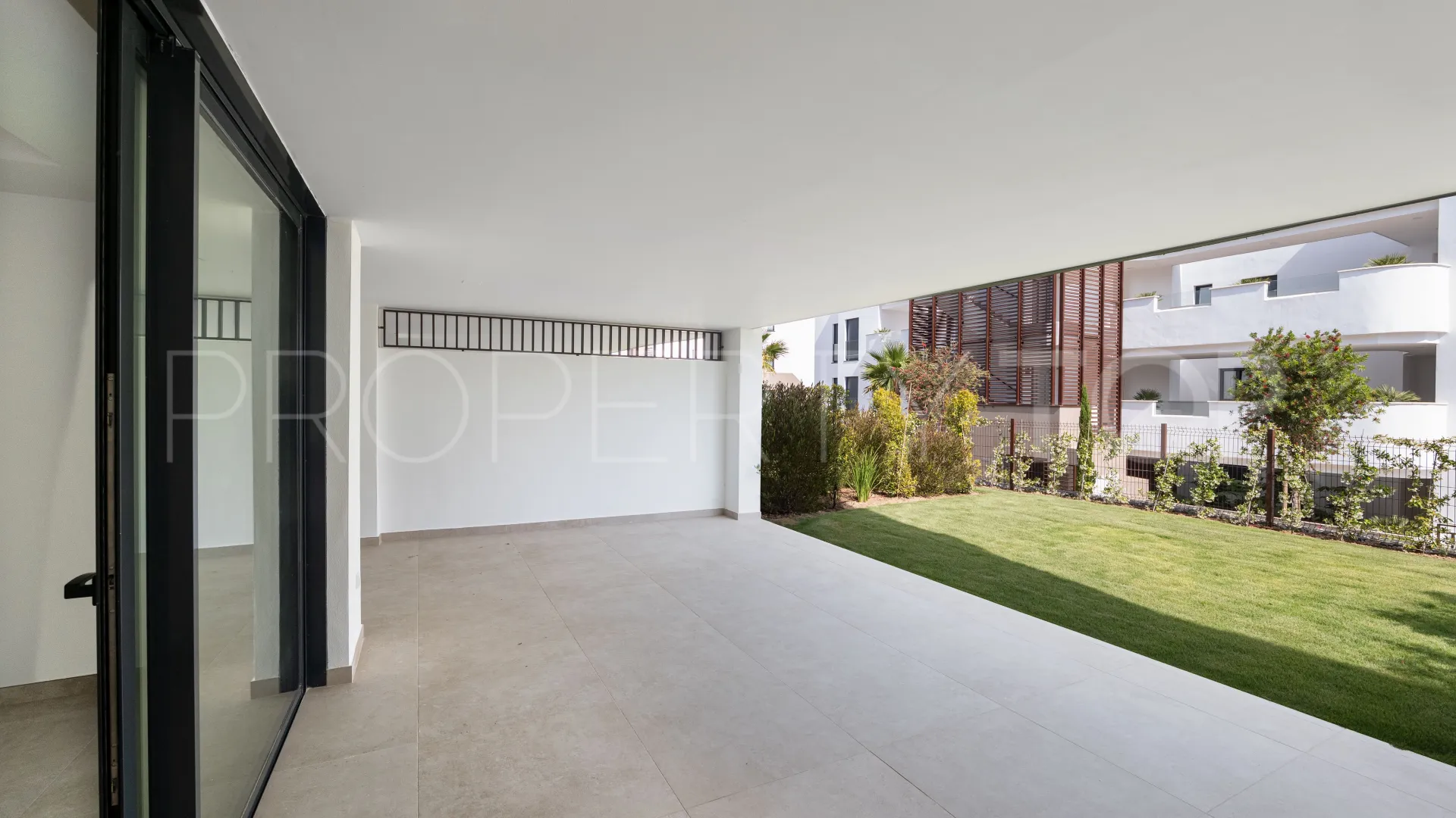 Comprar apartamento planta baja con 3 dormitorios en Cancelada