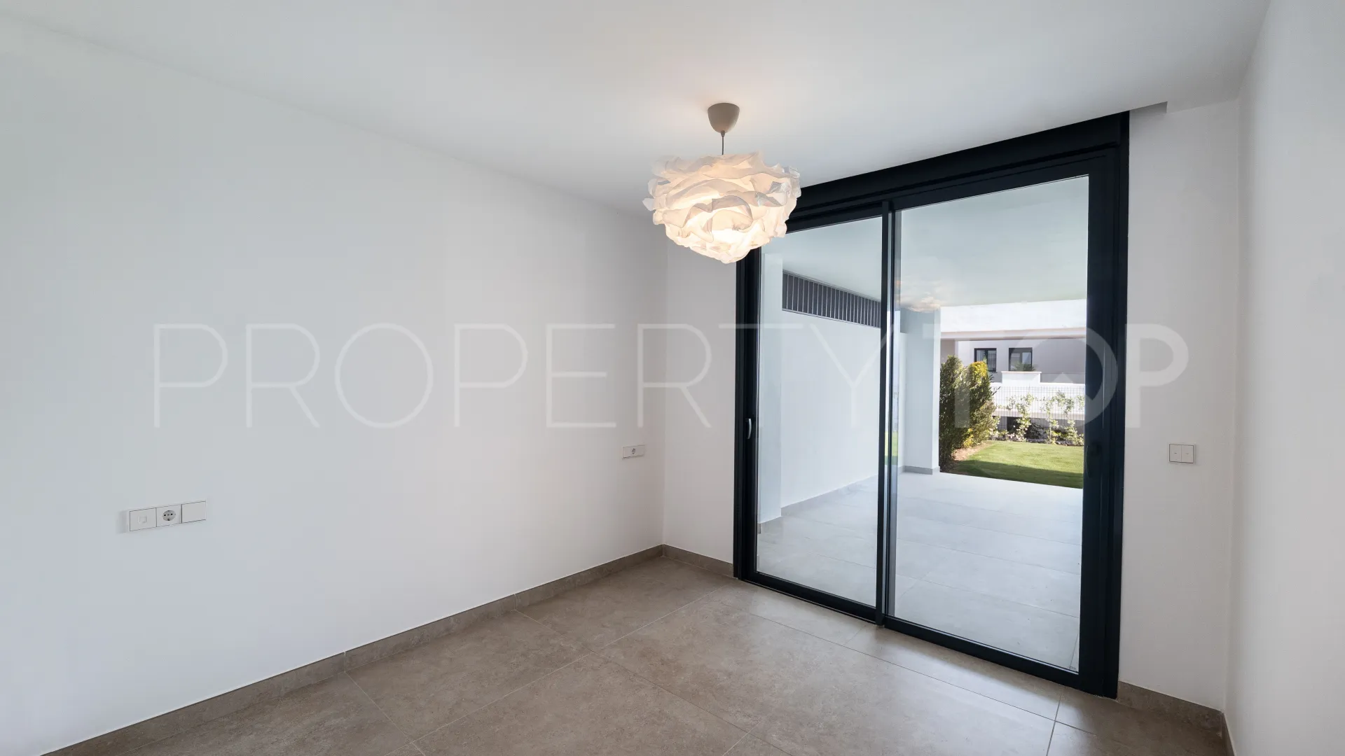 Comprar apartamento planta baja con 3 dormitorios en Cancelada