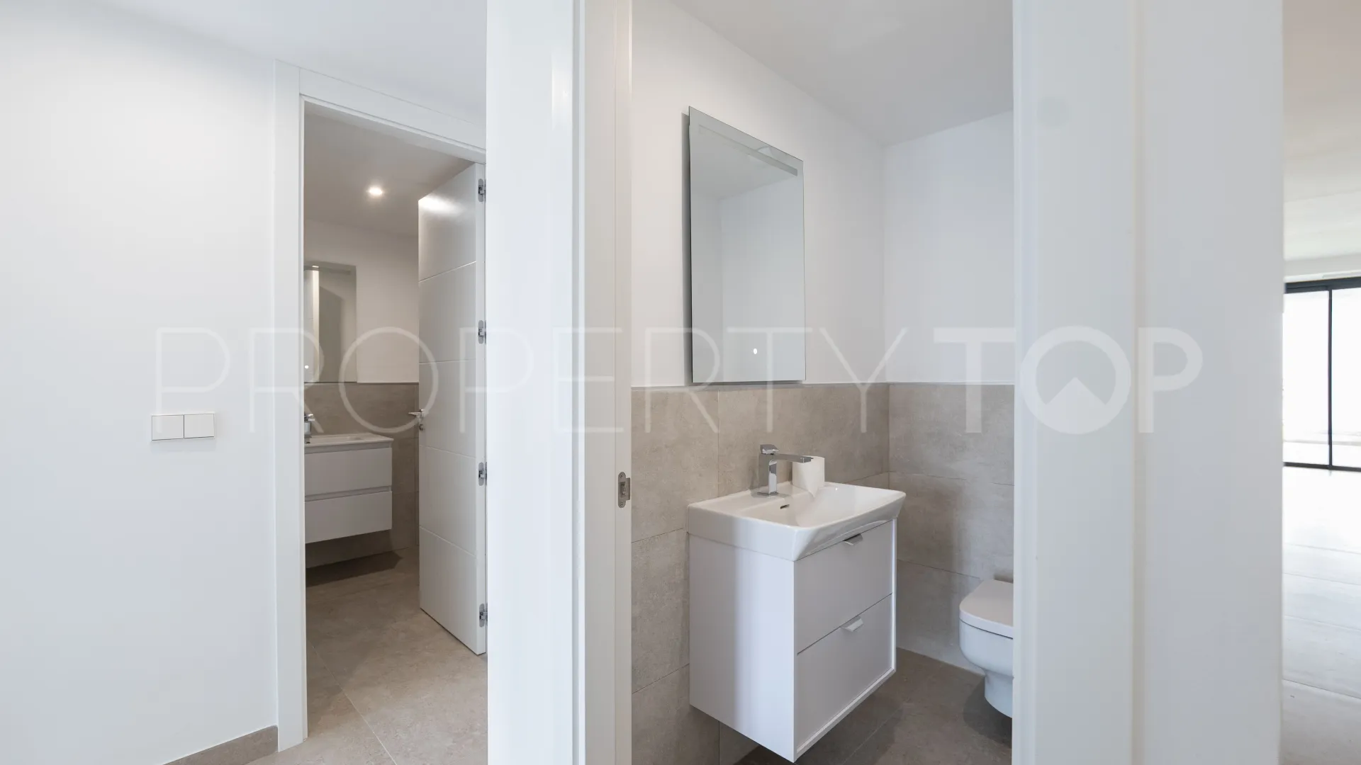 Comprar apartamento planta baja con 3 dormitorios en Cancelada