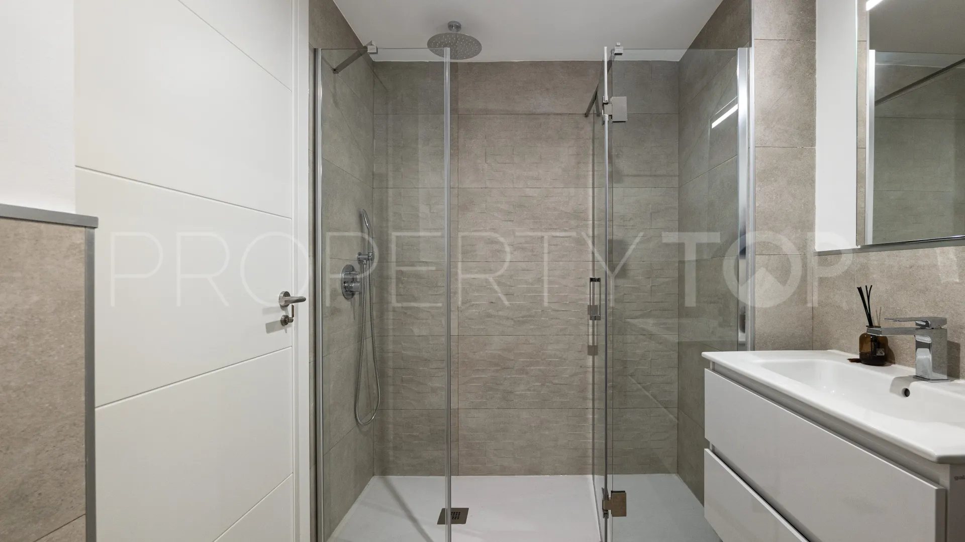 Comprar apartamento planta baja con 3 dormitorios en Cancelada