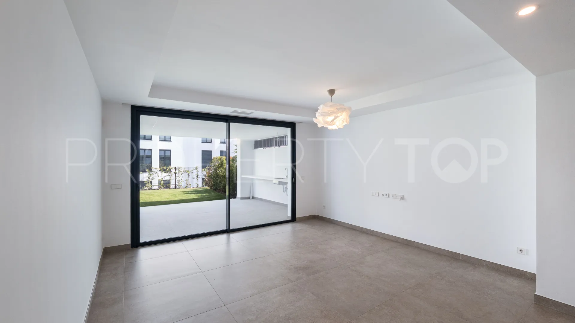 Comprar apartamento planta baja con 3 dormitorios en Cancelada