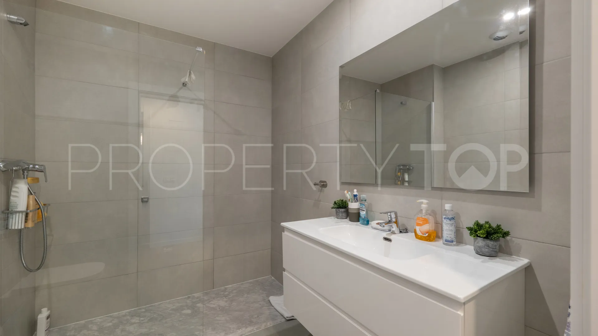 Comprar apartamento de 2 dormitorios en Nueva Andalucia