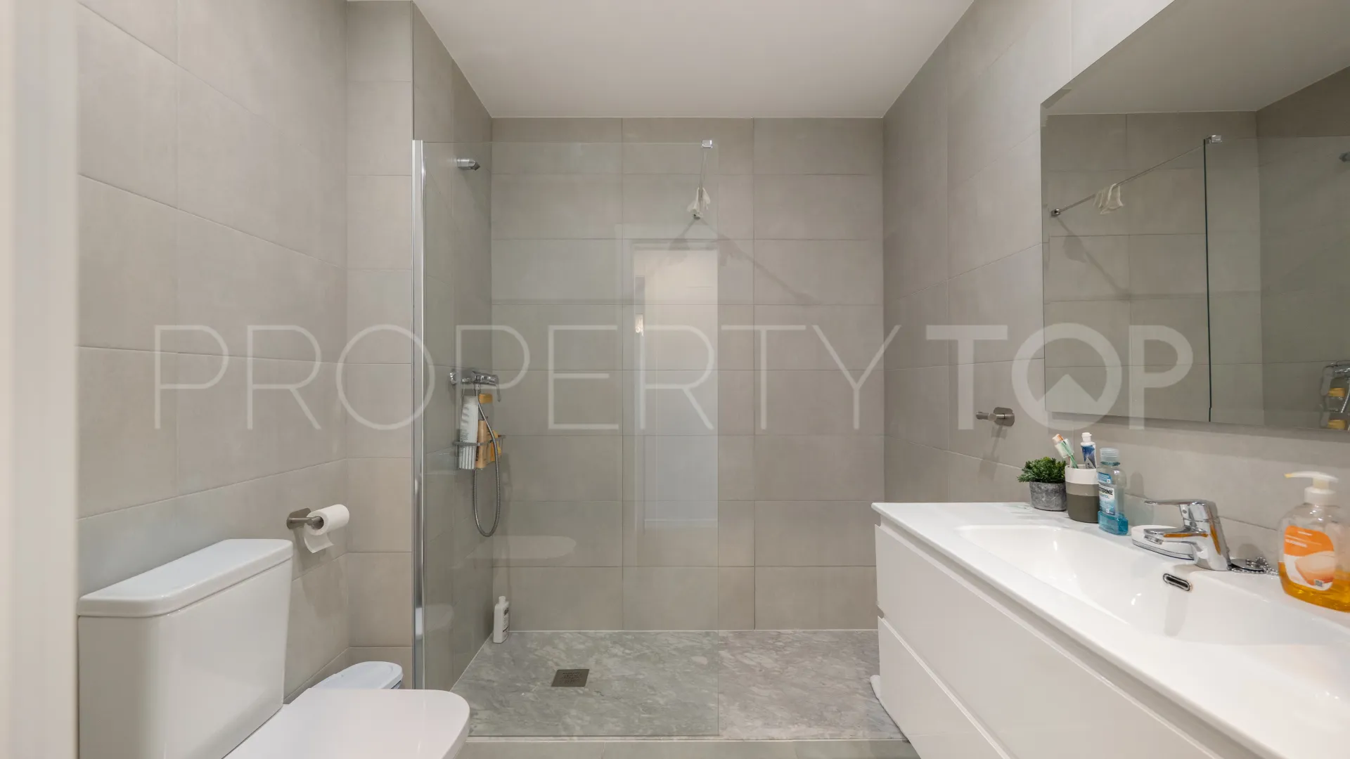 Comprar apartamento de 2 dormitorios en Nueva Andalucia