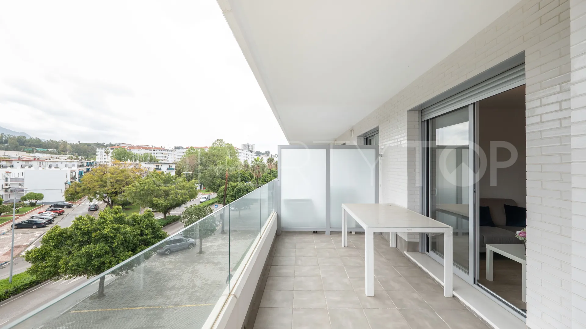 Comprar apartamento de 2 dormitorios en Nueva Andalucia