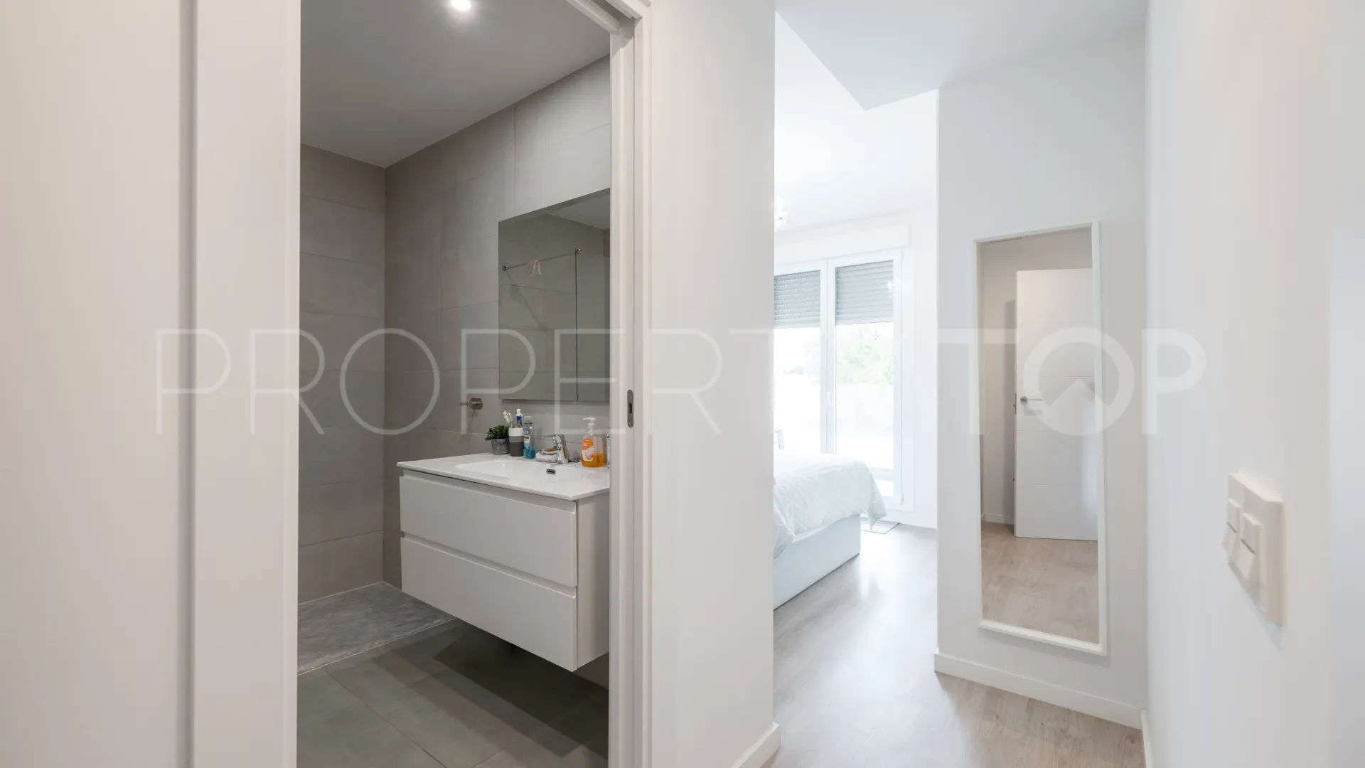 Comprar apartamento de 2 dormitorios en Nueva Andalucia