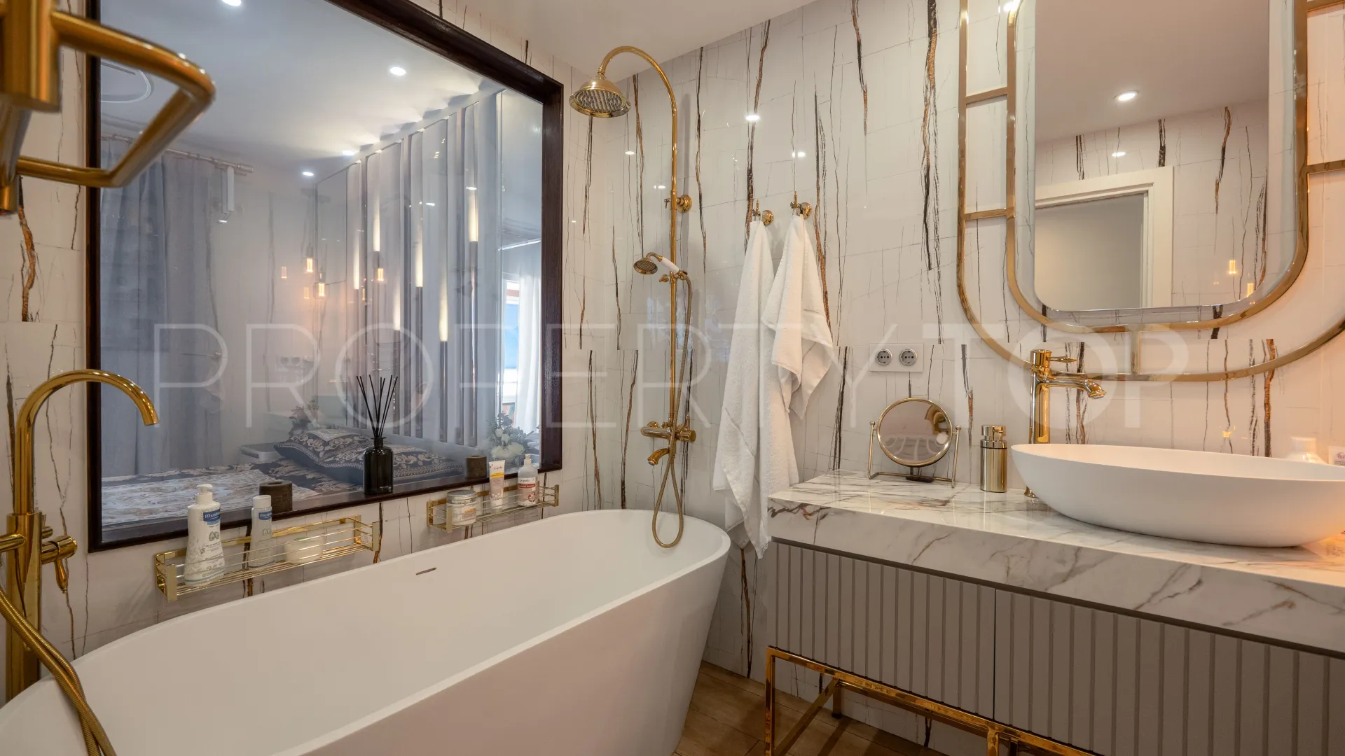 Se vende apartamento con 2 dormitorios en Marina Banus