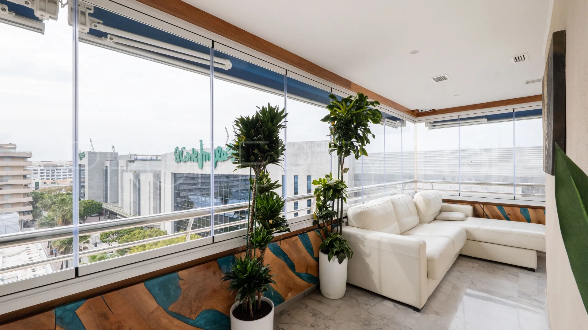 Se vende apartamento con 2 dormitorios en Marina Banus