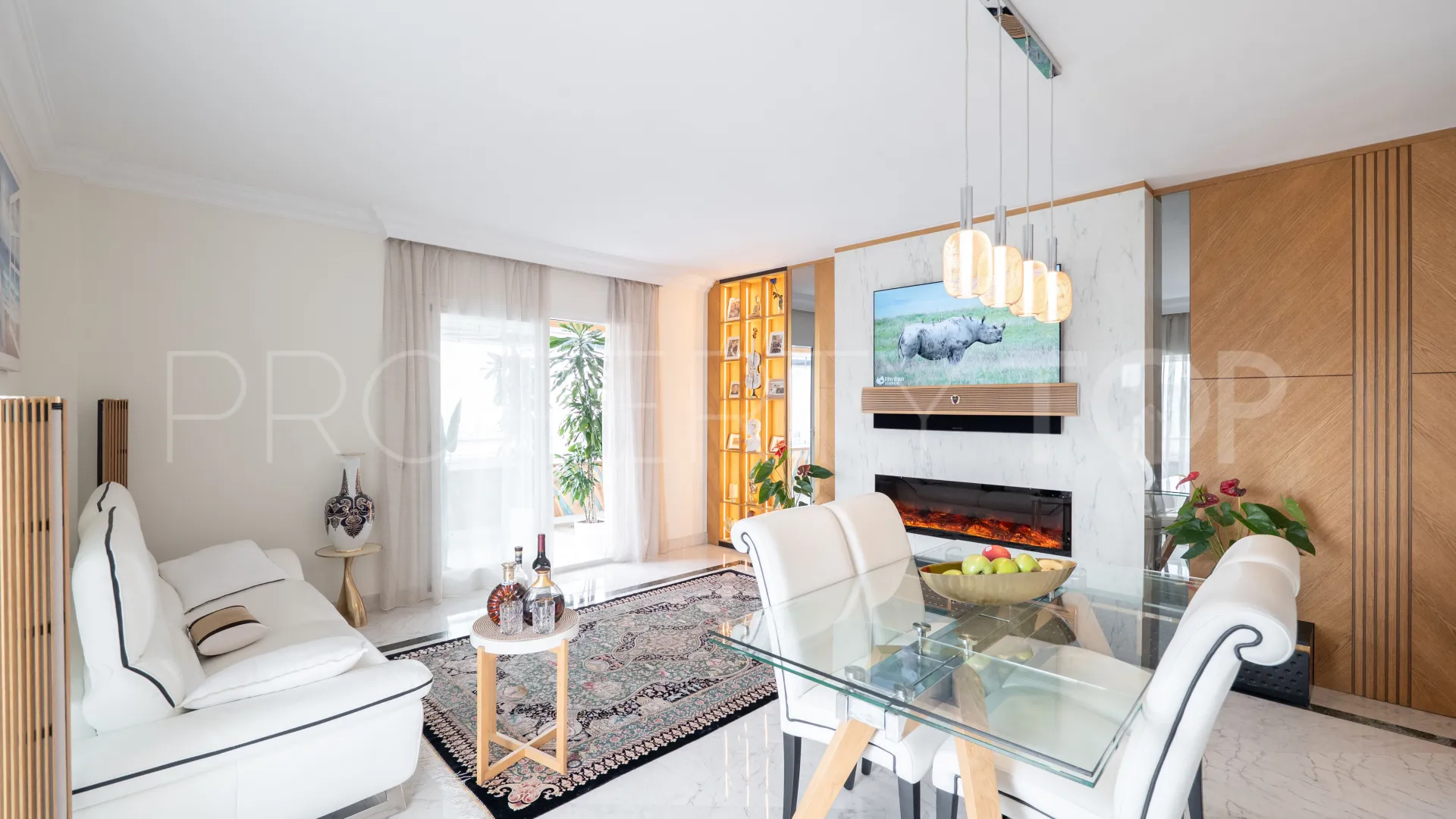 Se vende apartamento con 2 dormitorios en Marina Banus