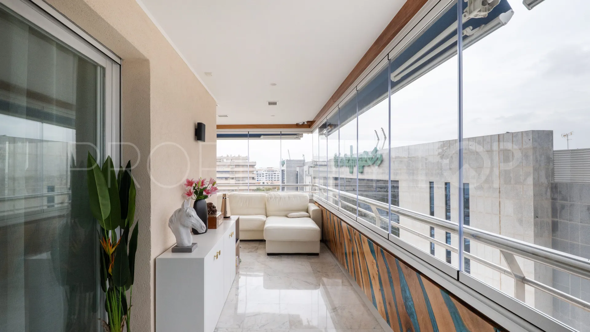 Se vende apartamento con 2 dormitorios en Marina Banus