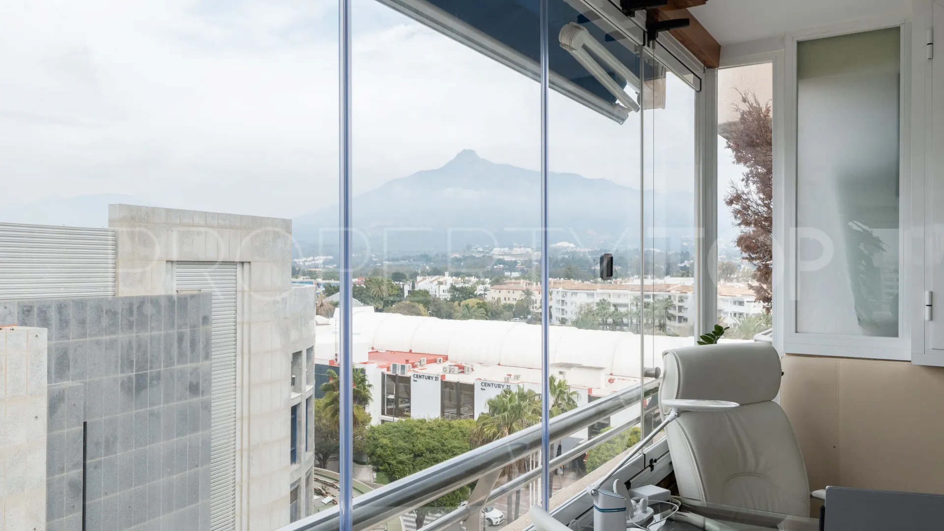 Se vende apartamento con 2 dormitorios en Marina Banus