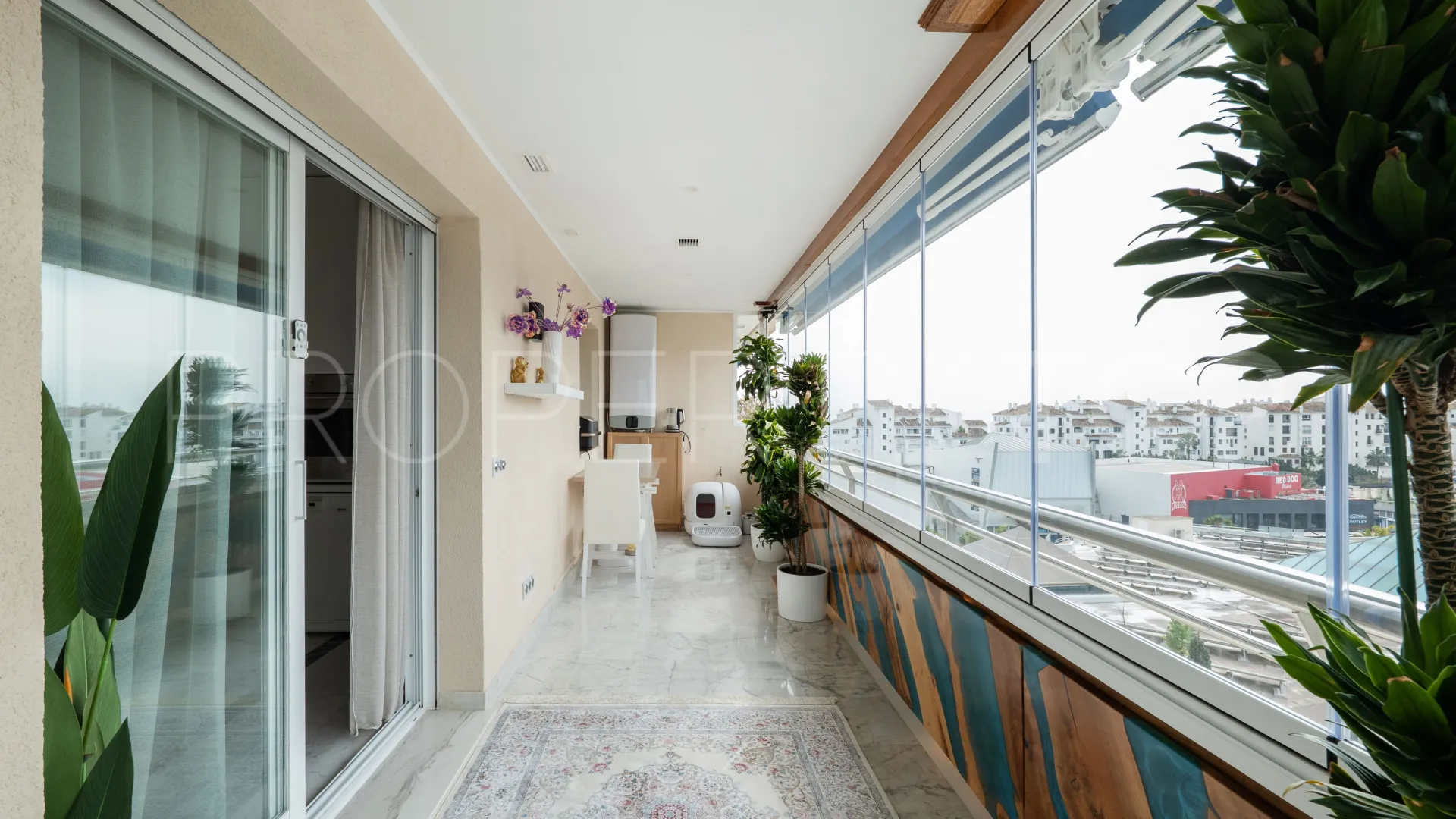 Se vende apartamento con 2 dormitorios en Marina Banus