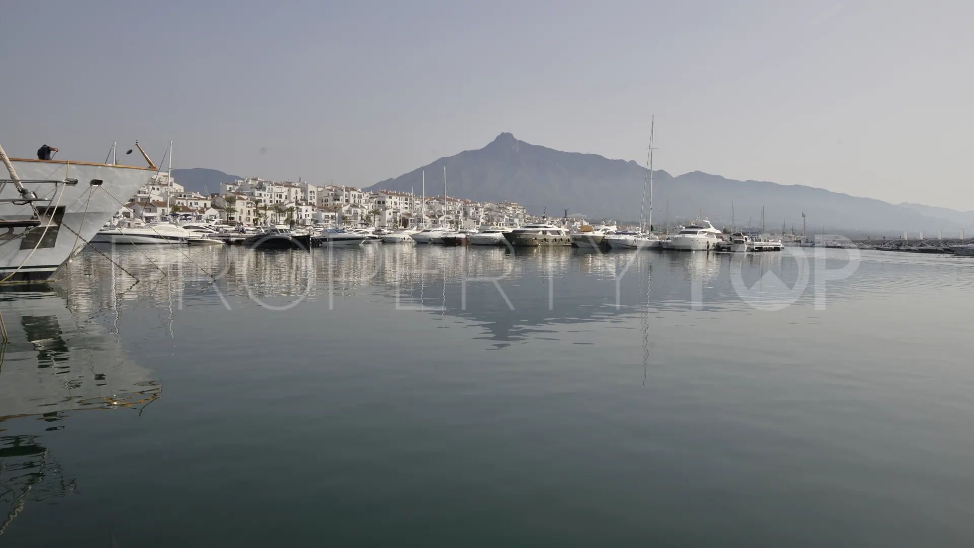 Se vende apartamento con 2 dormitorios en Marina Banus