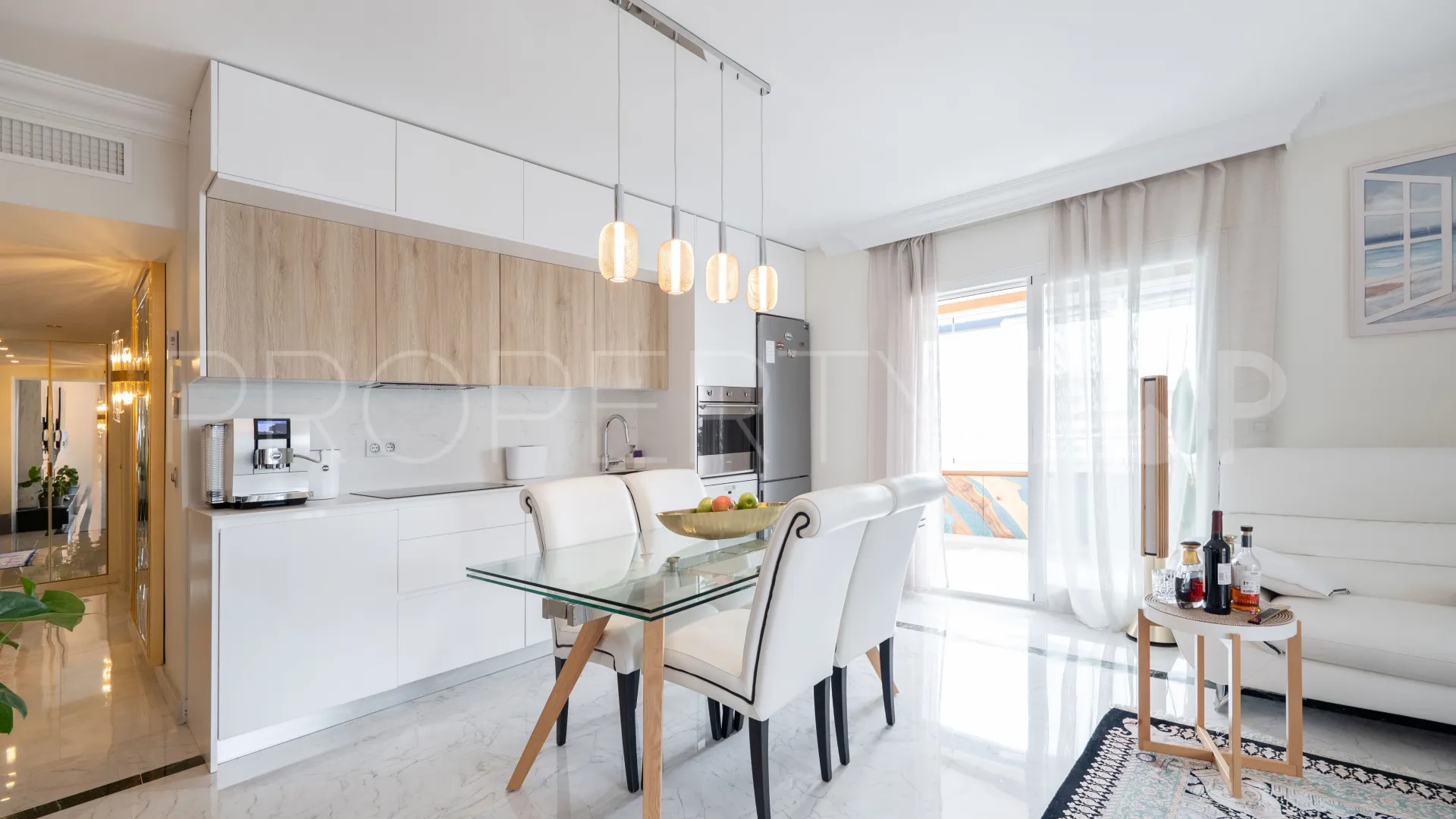 Se vende apartamento con 2 dormitorios en Marina Banus