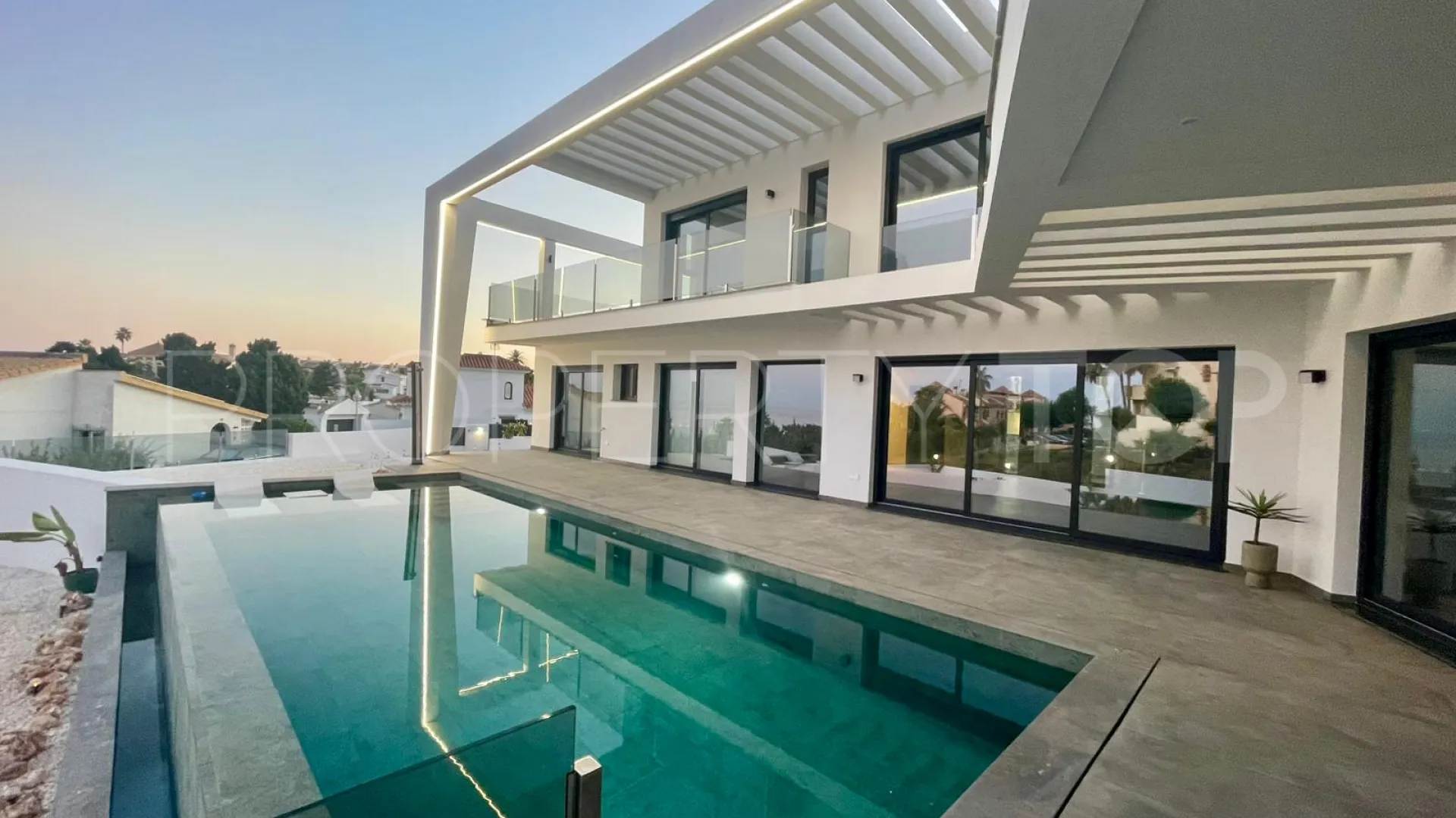 Villa con 5 dormitorios a la venta en Mijas Costa