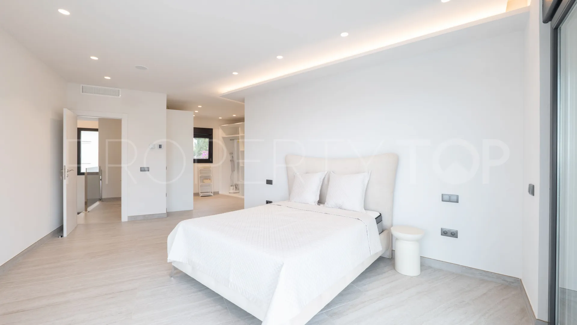 Villa con 5 dormitorios a la venta en Mijas Costa