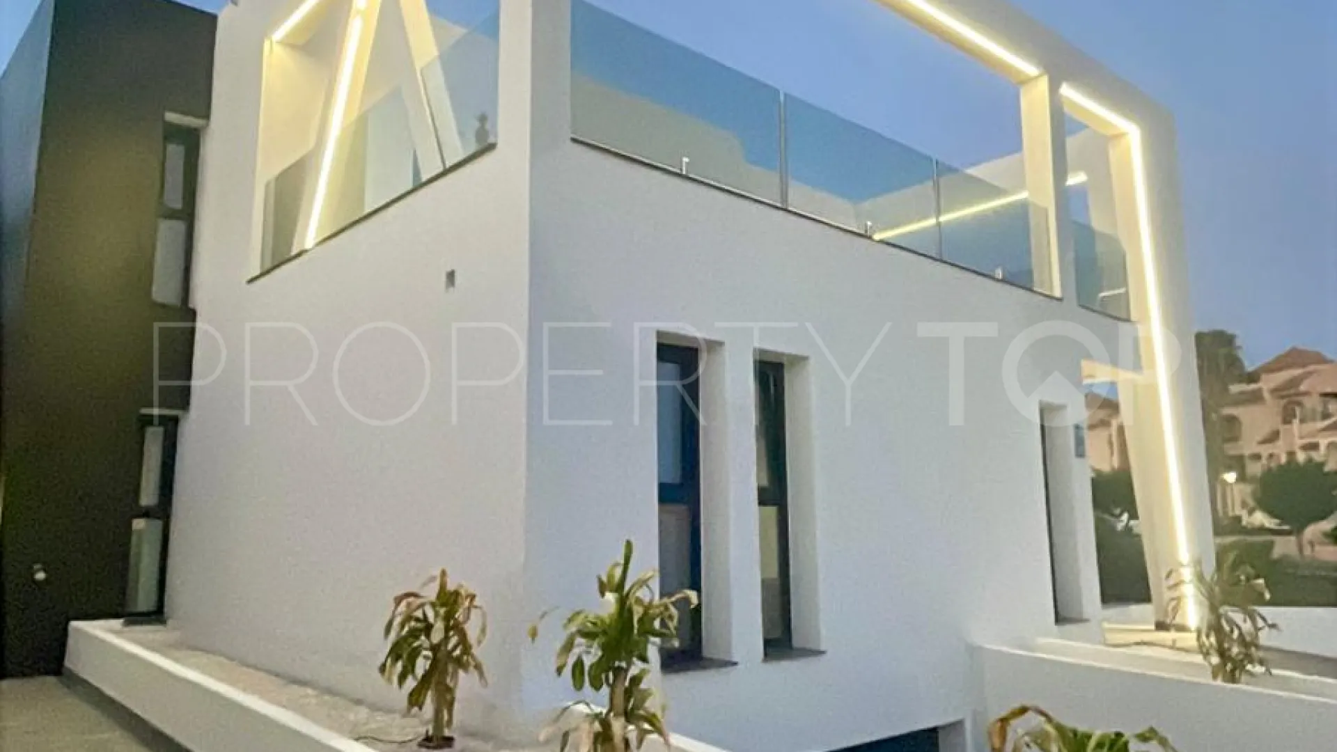 Villa con 5 dormitorios a la venta en Mijas Costa
