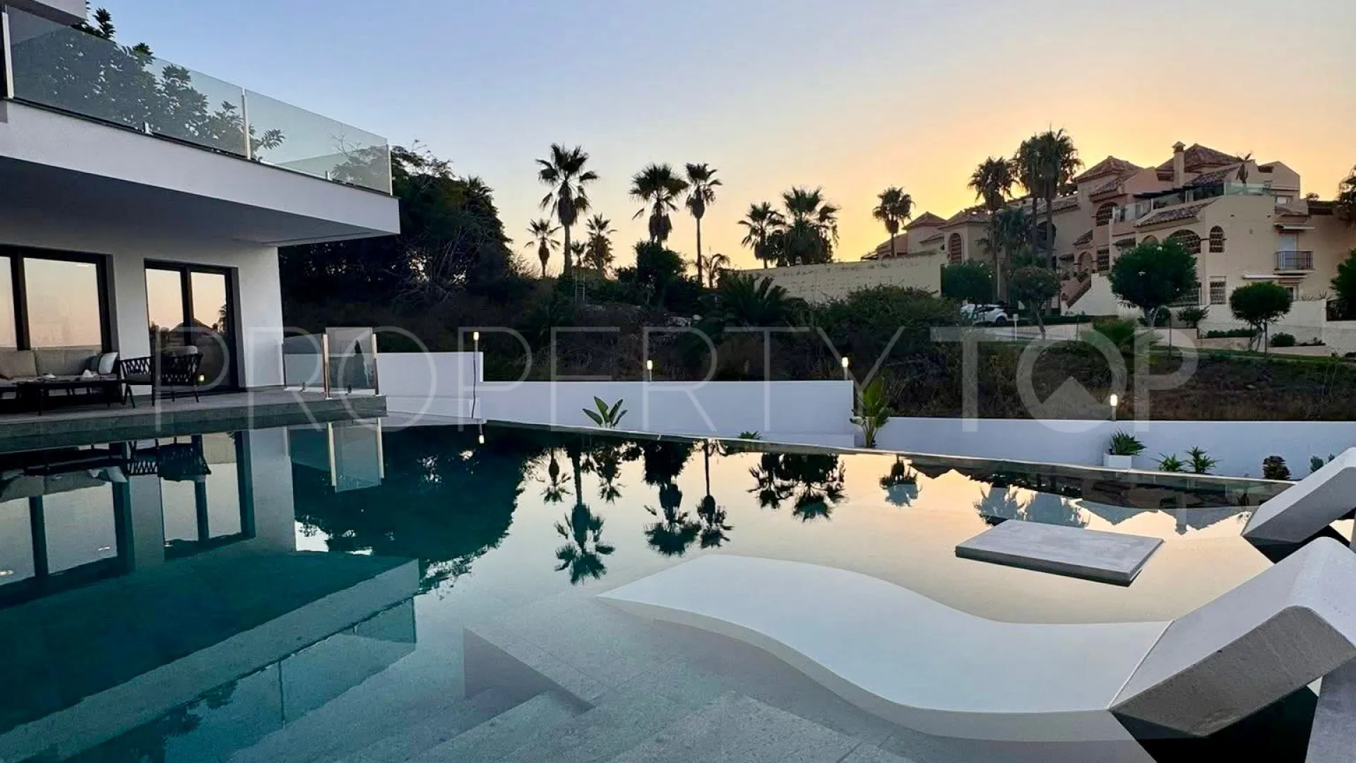 Villa con 5 dormitorios a la venta en Mijas Costa