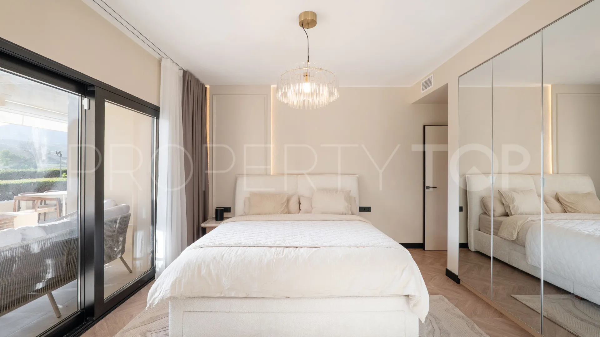 Apartamento planta baja en venta en Los Capanes del Golf de 4 dormitorios